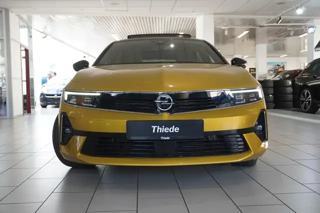 Opel Astra view 5