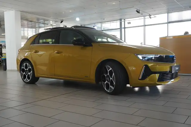 Opel Astra view 6