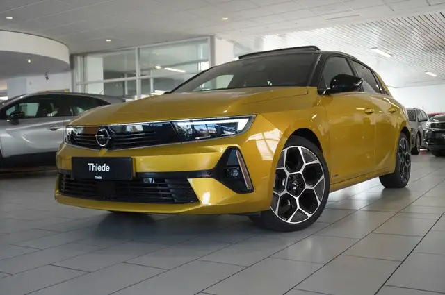 Opel Astra view 3