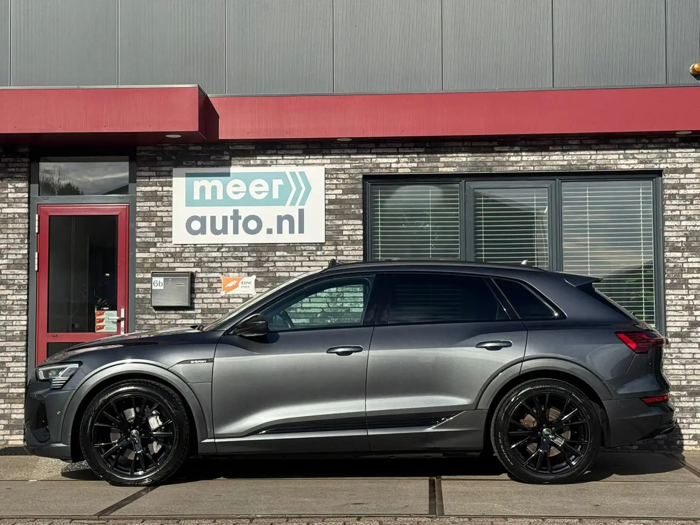 Audi e-tron E-tron 50 3x S-LINE BLACK EDITION PANO l CARPLAY l Grijs - 2