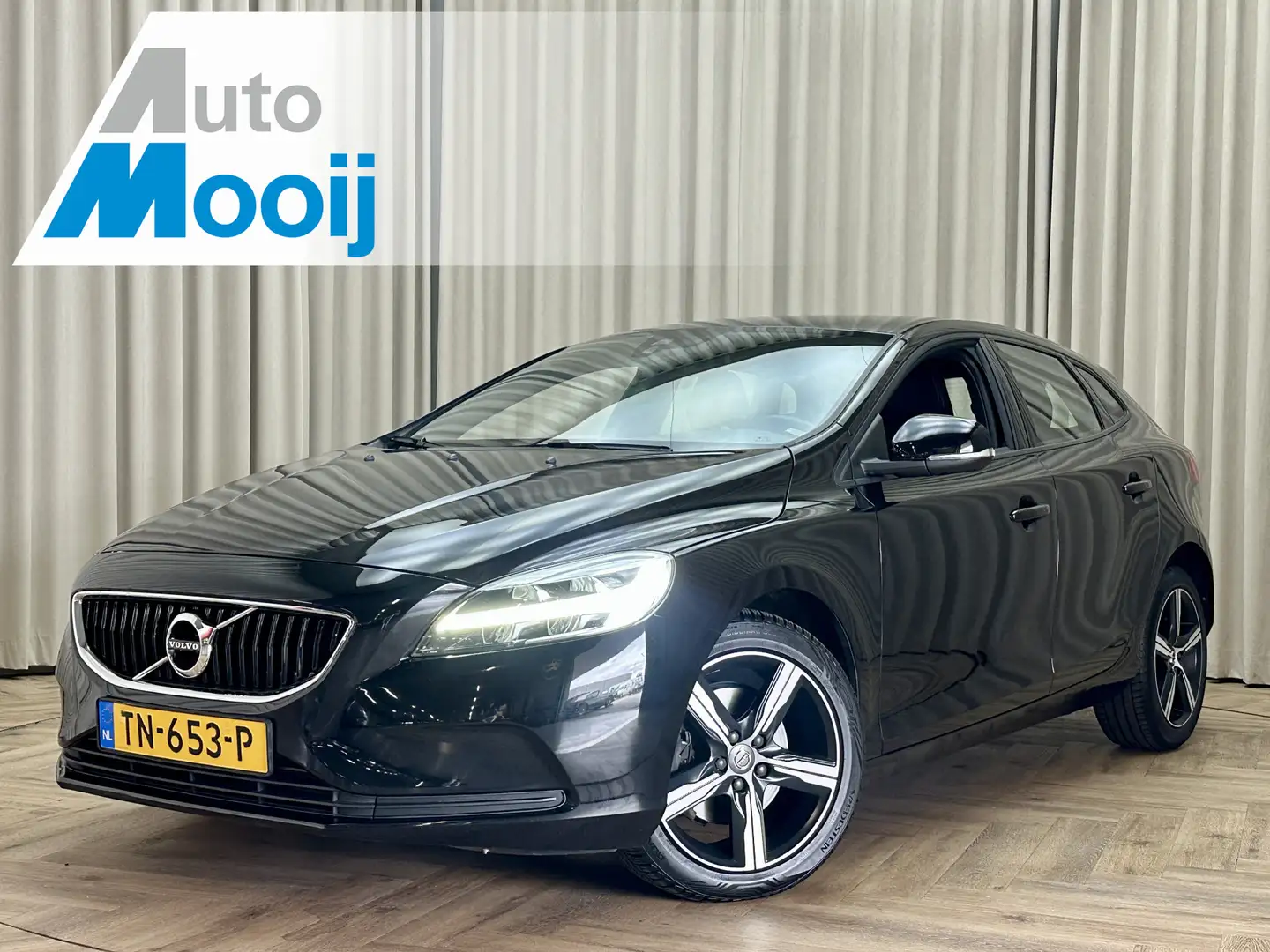 Volvo V40 2.0 T2 *R-Design Velgen* Facelift / 1/2 Leder / St Zwart - 1