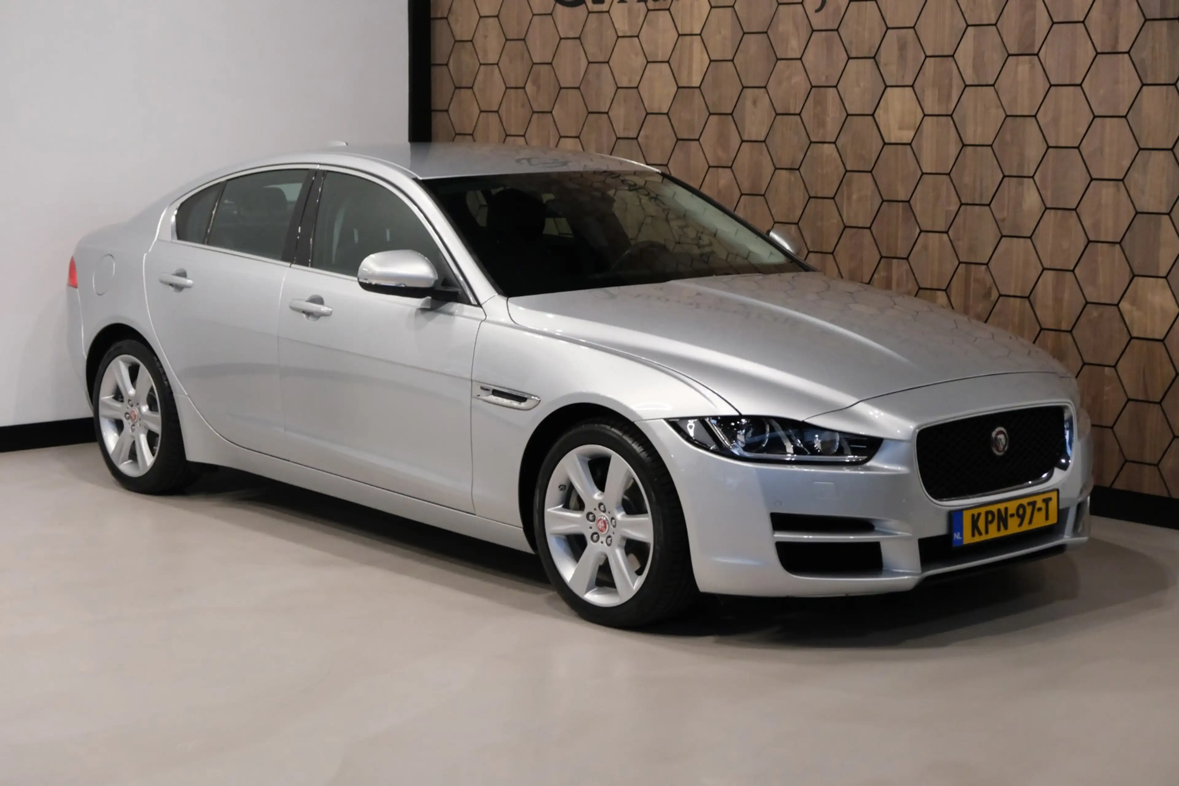 Jaguar XE 2.0 Portfolio *75.000km UNIEK* LEDER/Navi/Camera/M — photo 11