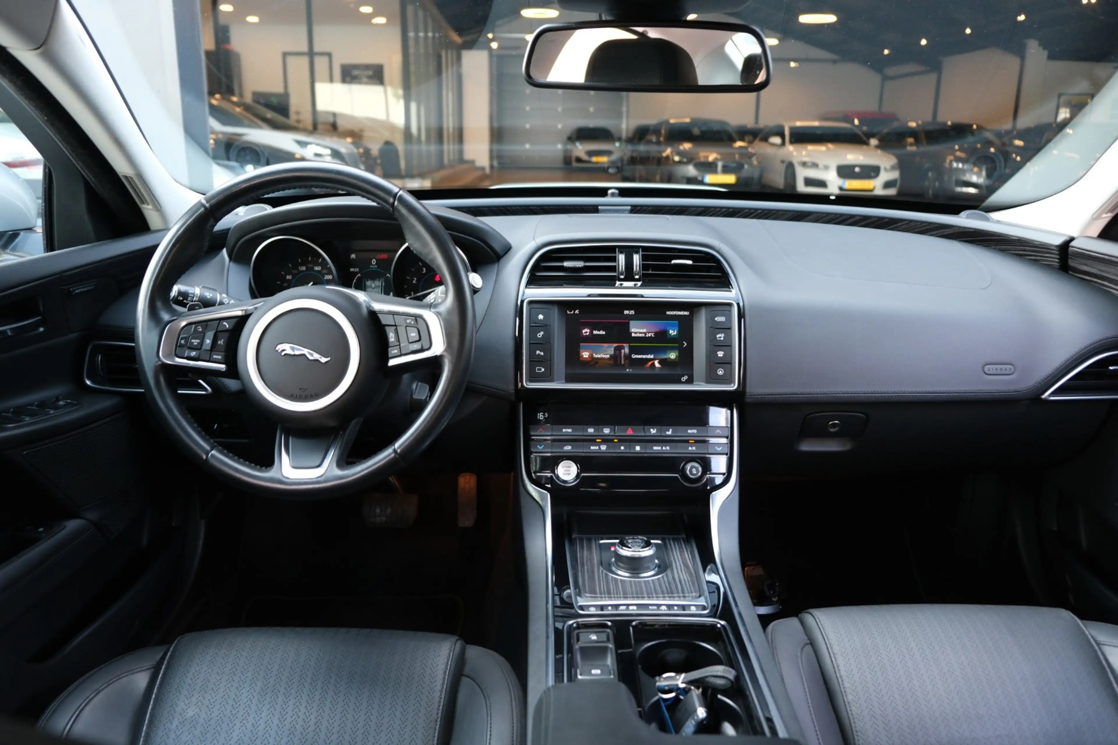 Jaguar XE 2.0 Portfolio *75.000km UNIEK* LEDER/Navi/Camera/M — photo 5