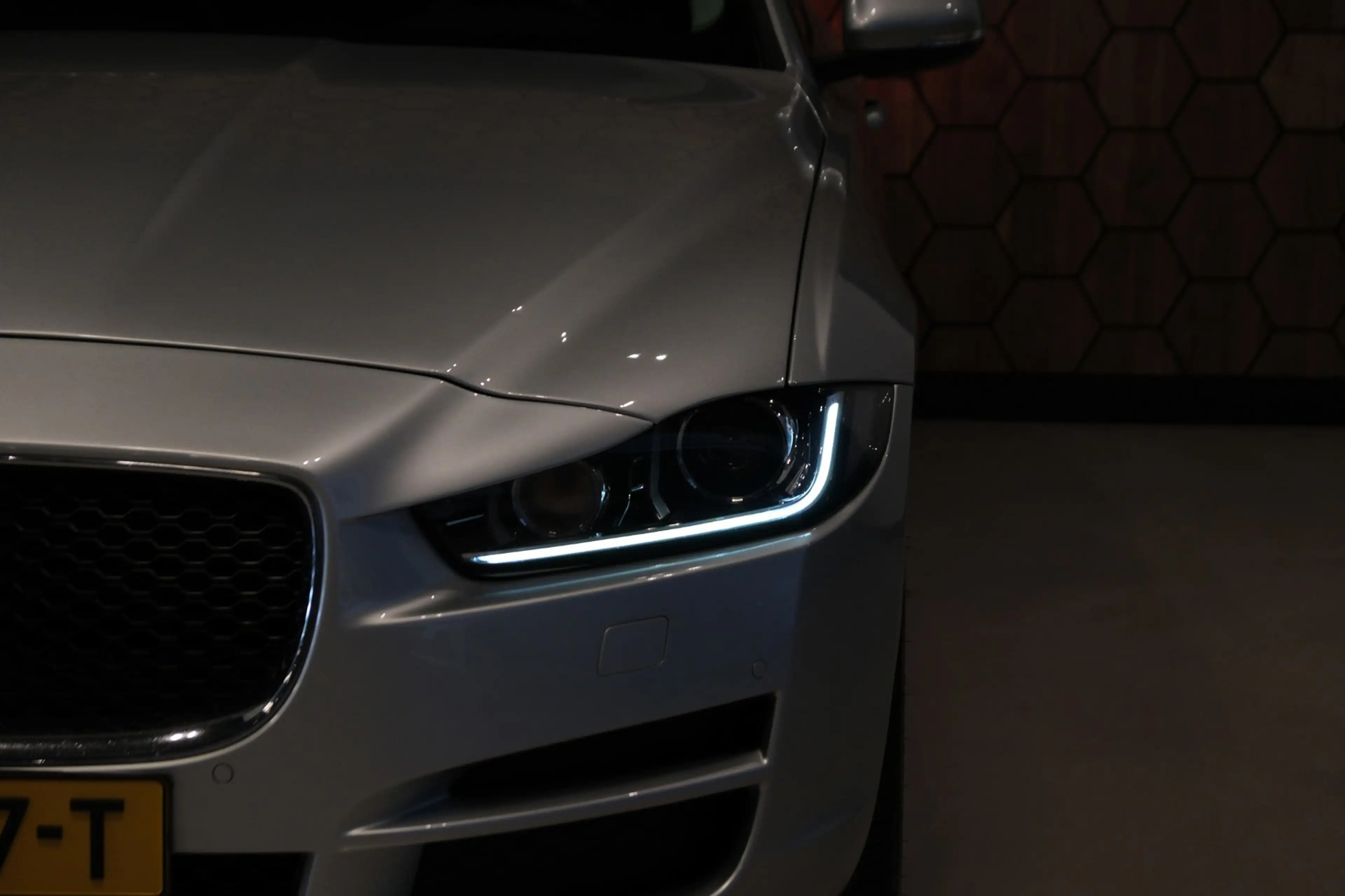 Jaguar XE 2.0 Portfolio *75.000km UNIEK* LEDER/Navi/Camera/M — photo 4