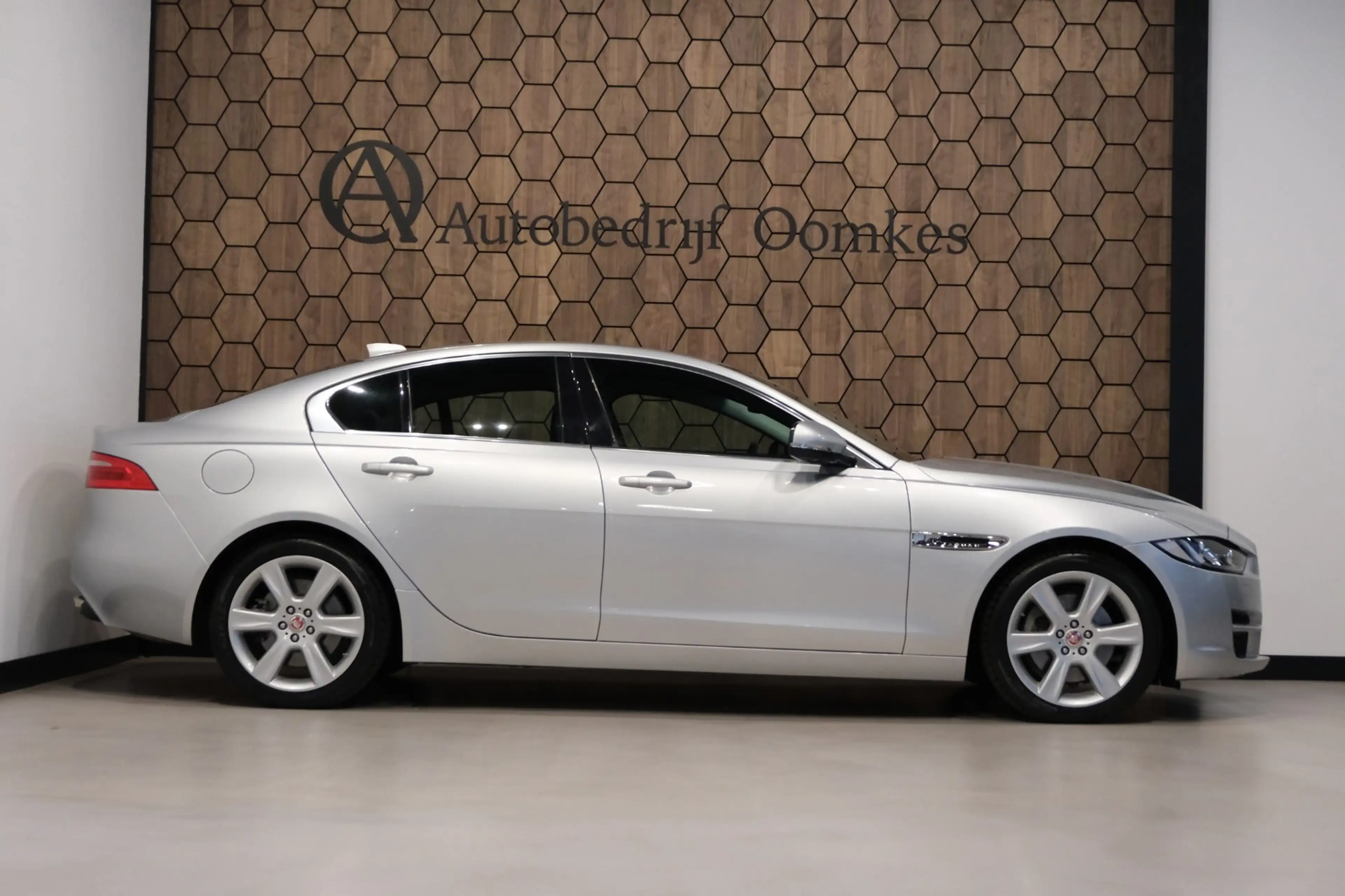 Jaguar XE 2.0 Portfolio *75.000km UNIEK* LEDER/Navi/Camera/M — photo 7