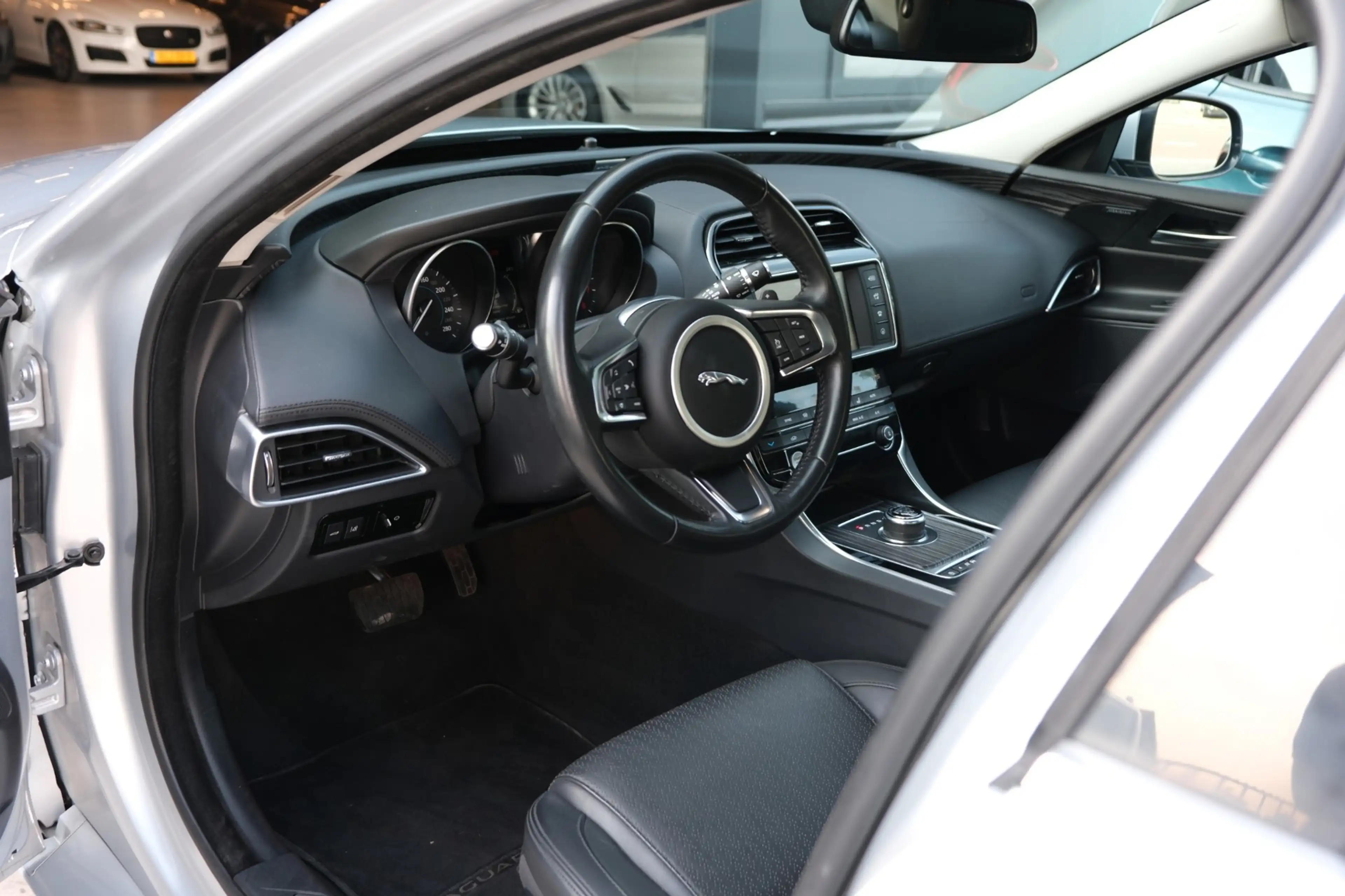 Jaguar XE 2.0 Portfolio *75.000km UNIEK* LEDER/Navi/Camera/M — photo 2