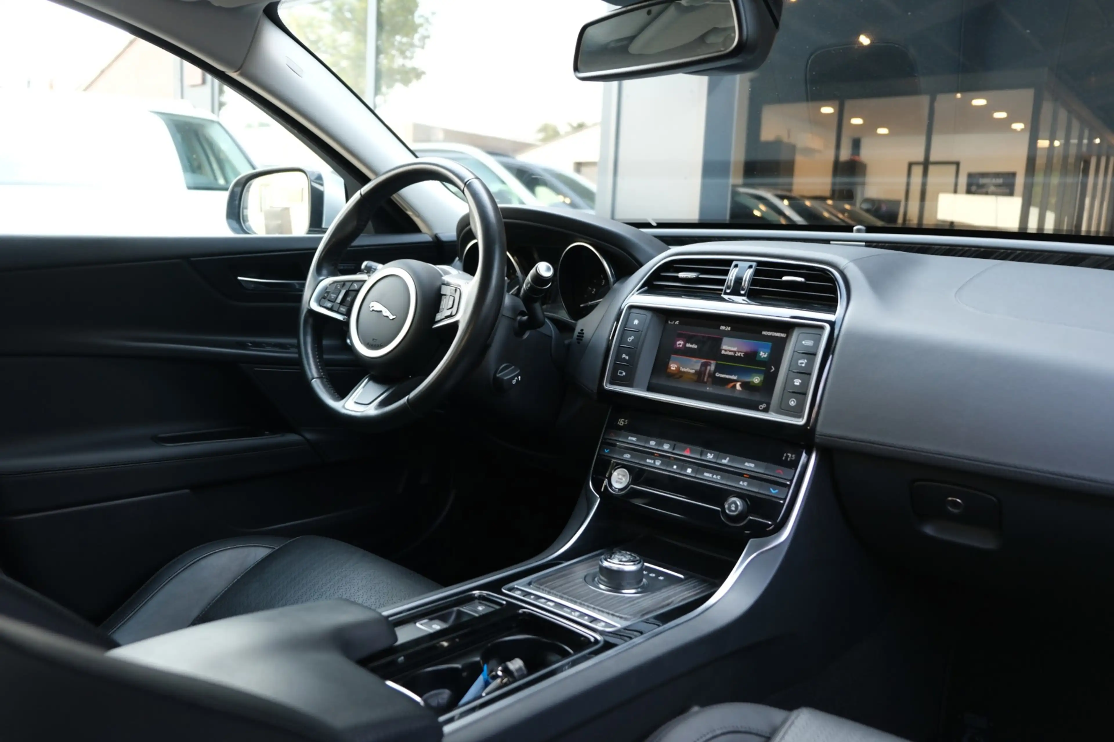 Jaguar XE 2.0 Portfolio *75.000km UNIEK* LEDER/Navi/Camera/M — photo 10