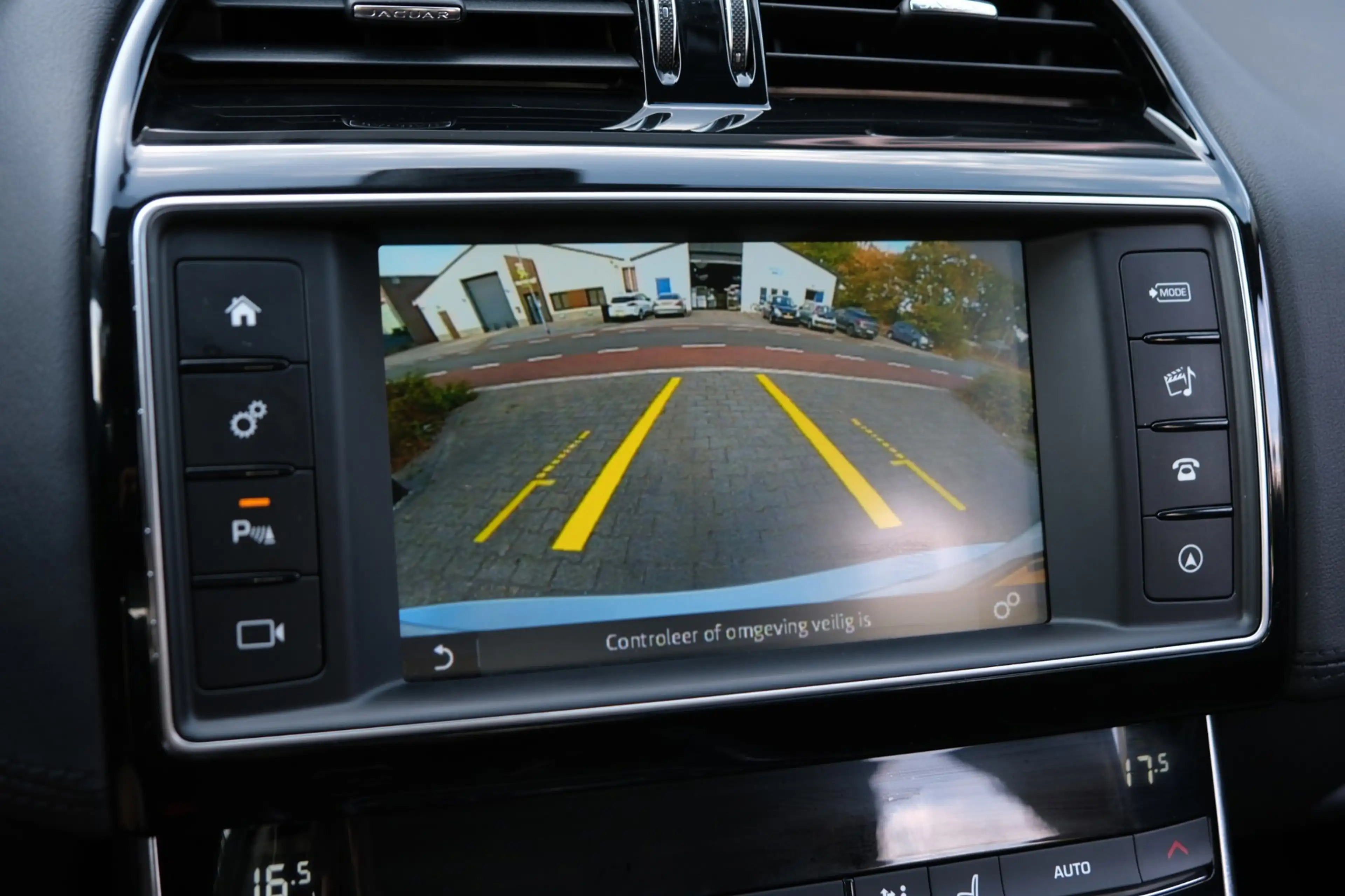 Jaguar XE 2.0 Portfolio *75.000km UNIEK* LEDER/Navi/Camera/M — photo 13