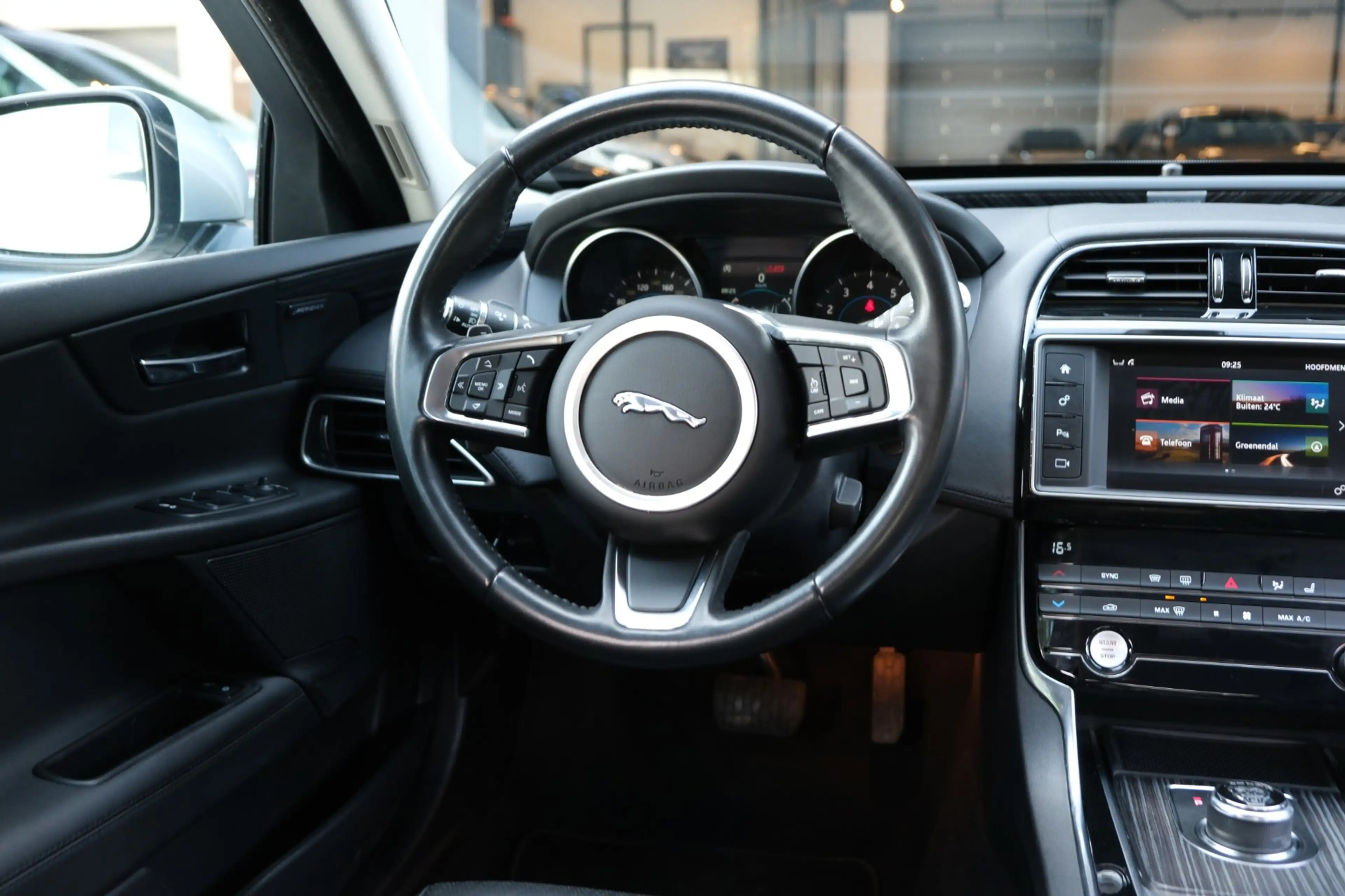 Jaguar XE 2.0 Portfolio *75.000km UNIEK* LEDER/Navi/Camera/M — photo 8