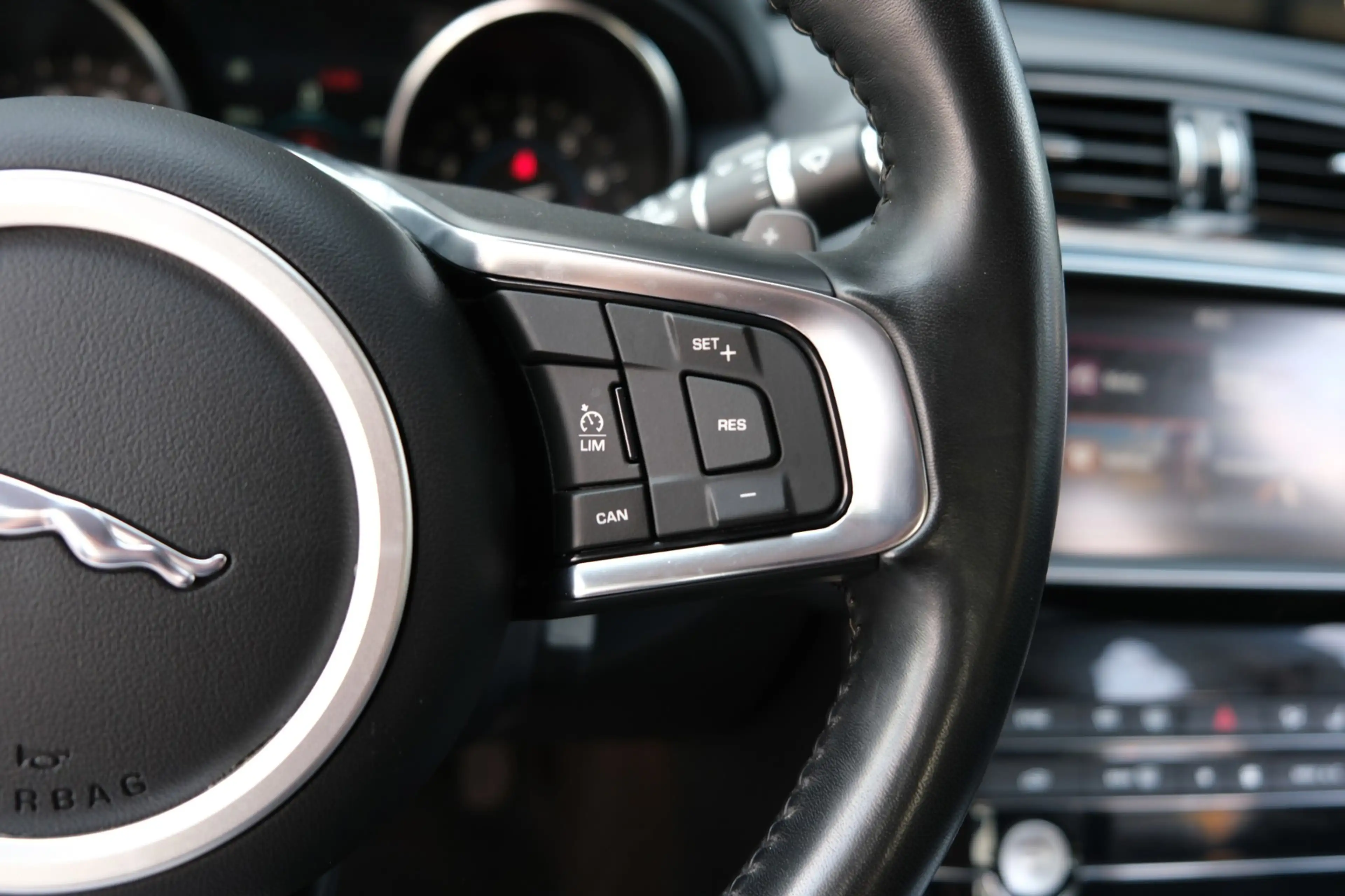 Jaguar XE 2.0 Portfolio *75.000km UNIEK* LEDER/Navi/Camera/M — photo 12