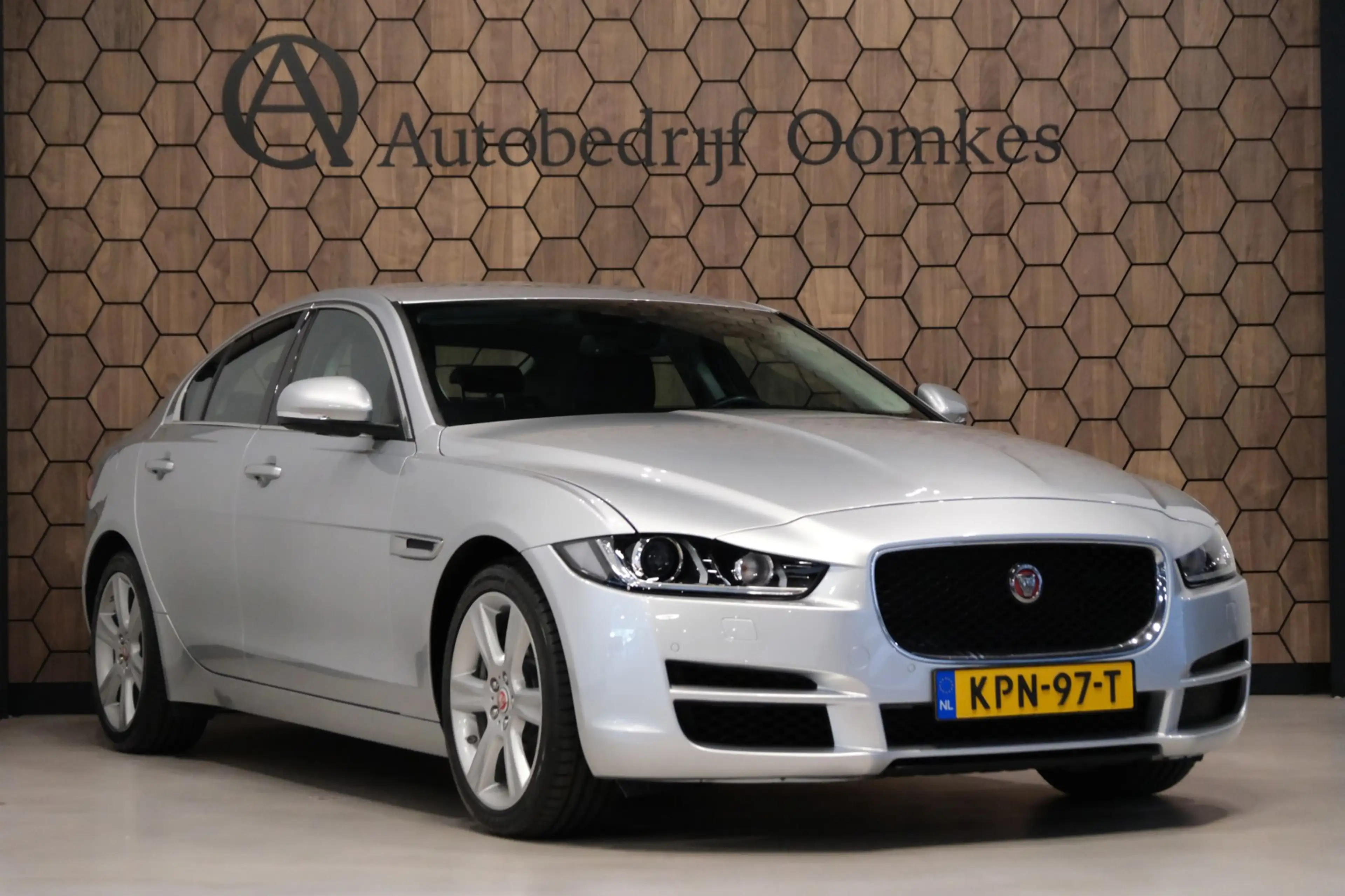 Jaguar XE 2.0 Portfolio *75.000km UNIEK* LEDER/Navi/Camera/M — photo 6