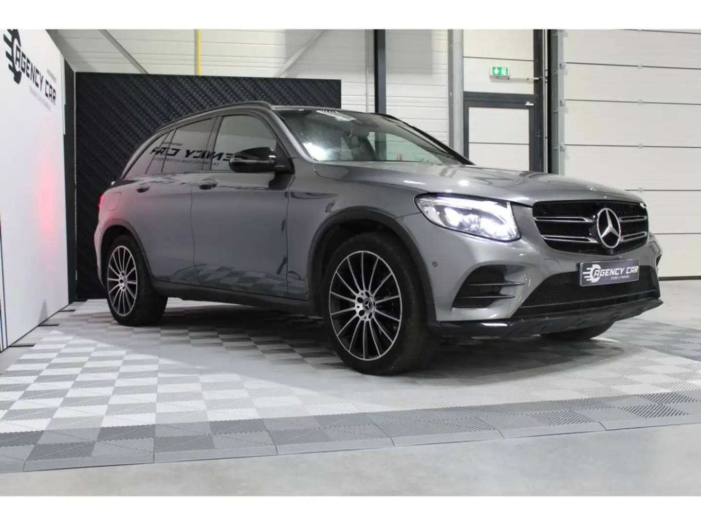 Mercedes-Benz GLC 250 250 d - BVA 9G-Tronic - BM X253 Executive 4-Matic - BVA - Toit ouvrant Gris - 2