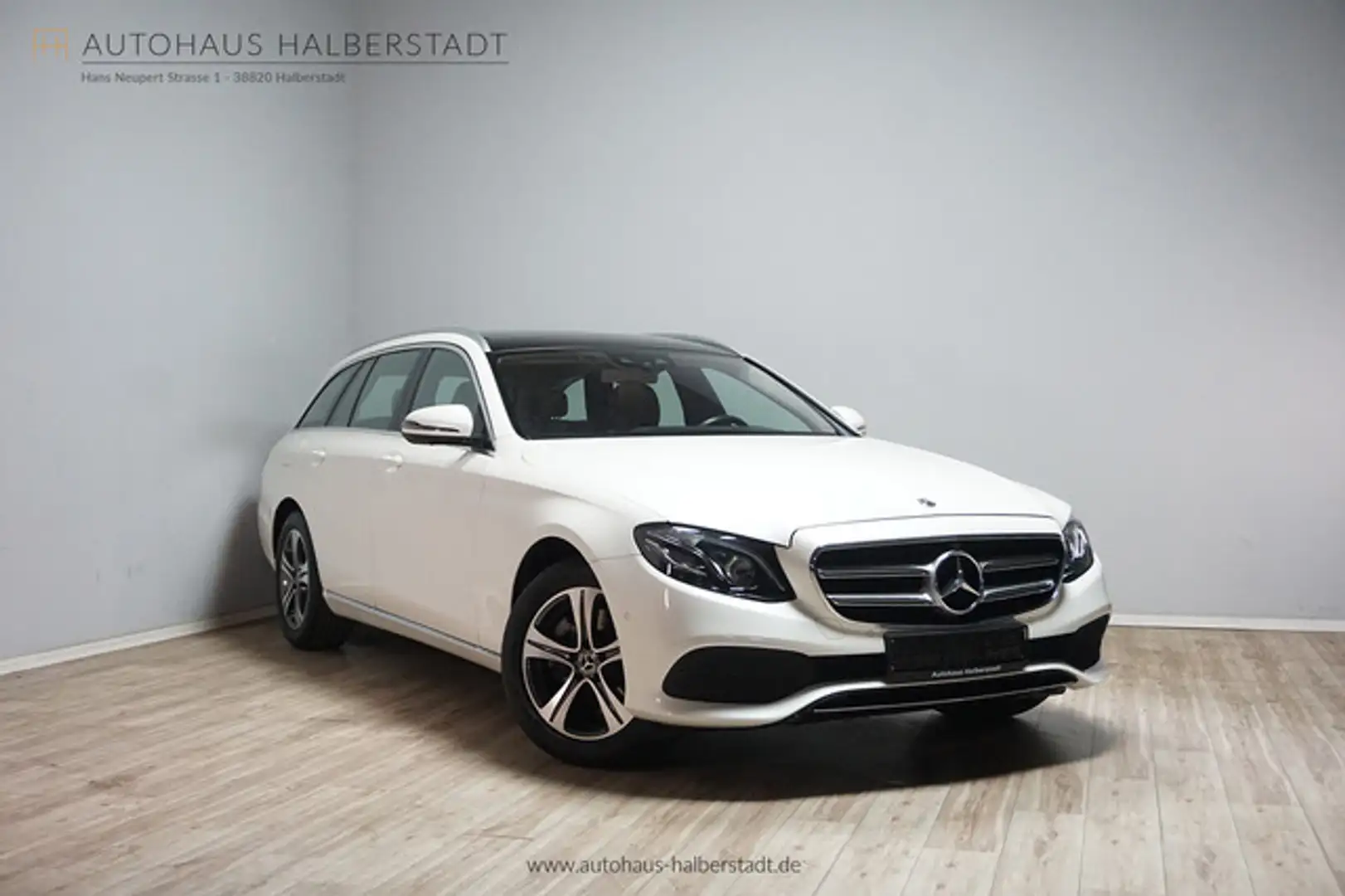Mercedes-Benz E 220 d 4Matic T-Modell Avantgarde/Pano/360/LED Weiß - 1