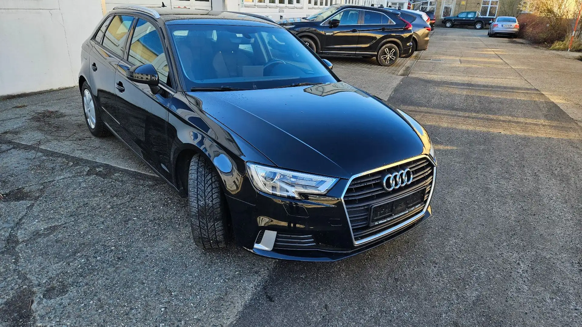 Audi A3 Sportback 30 TFSI sport Navi AHK GWG  8x ber. Schwarz - 2