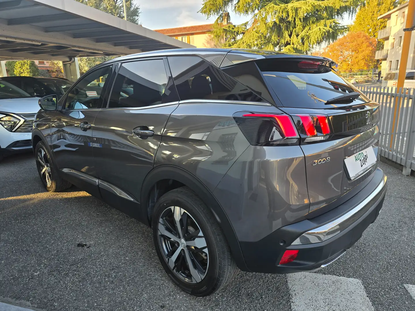 Peugeot 3008 1.5 Bluehdi GT Line / GRIP CONTROL+CAMERA 360° Gris - 2