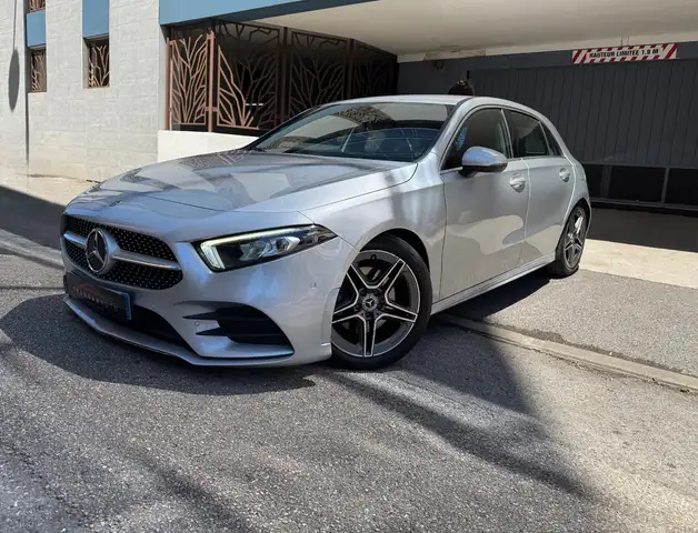 Mercedes-Benz A 220 220 d 2.0l 7G-DCT 190cv AMG Line 4 Matic Camera avant ambiance led interieur