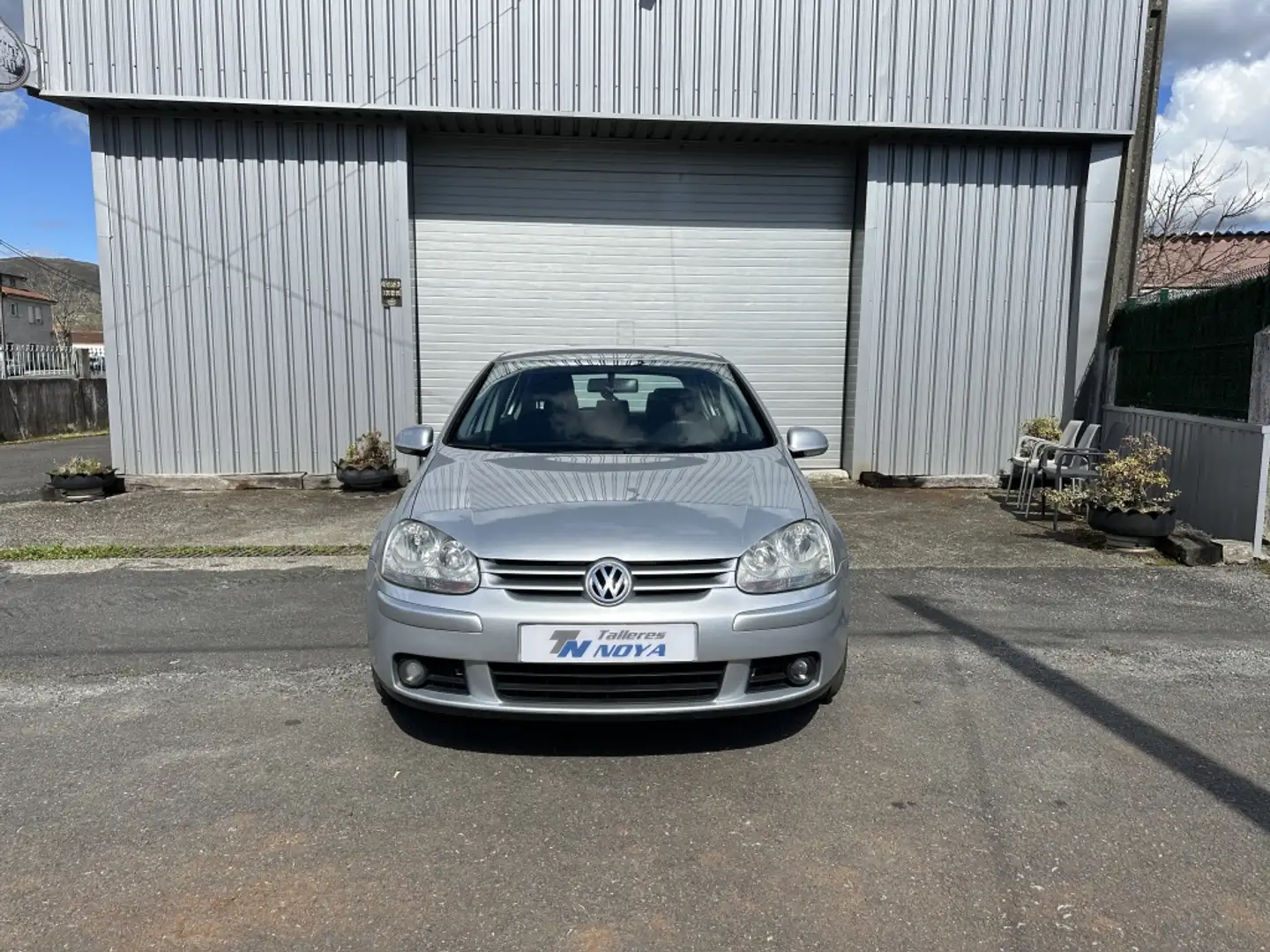 Volkswagen Golf 2.0TDI Sportline Plateado - 2