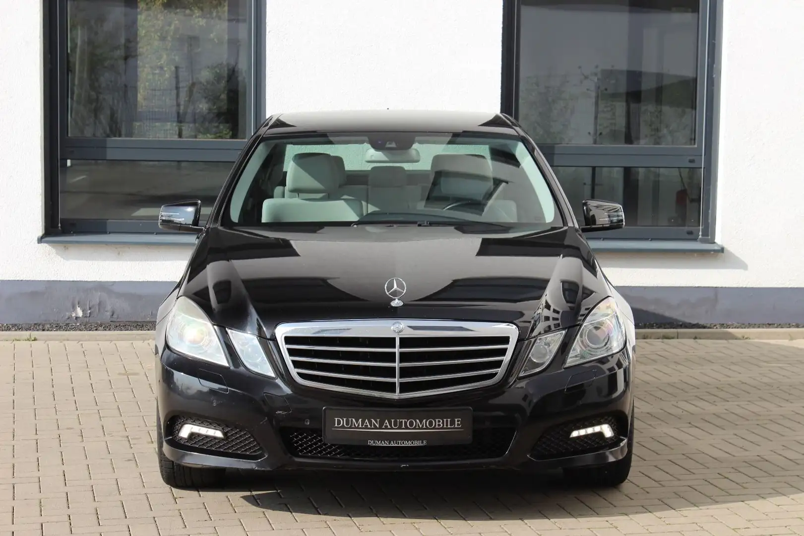 Mercedes-Benz E 200 Automatik Avantgarde NAVI S-HEIZUNG PDC Noir - 2