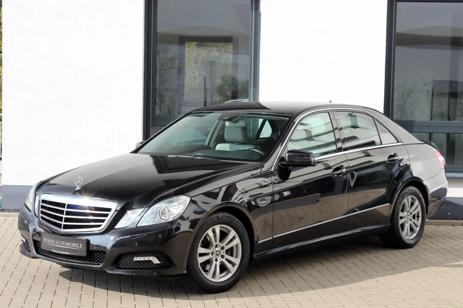 Mercedes-Benz E 200 Automatik Avantgarde NAVI S-HEIZUNG PDC Noir - 1