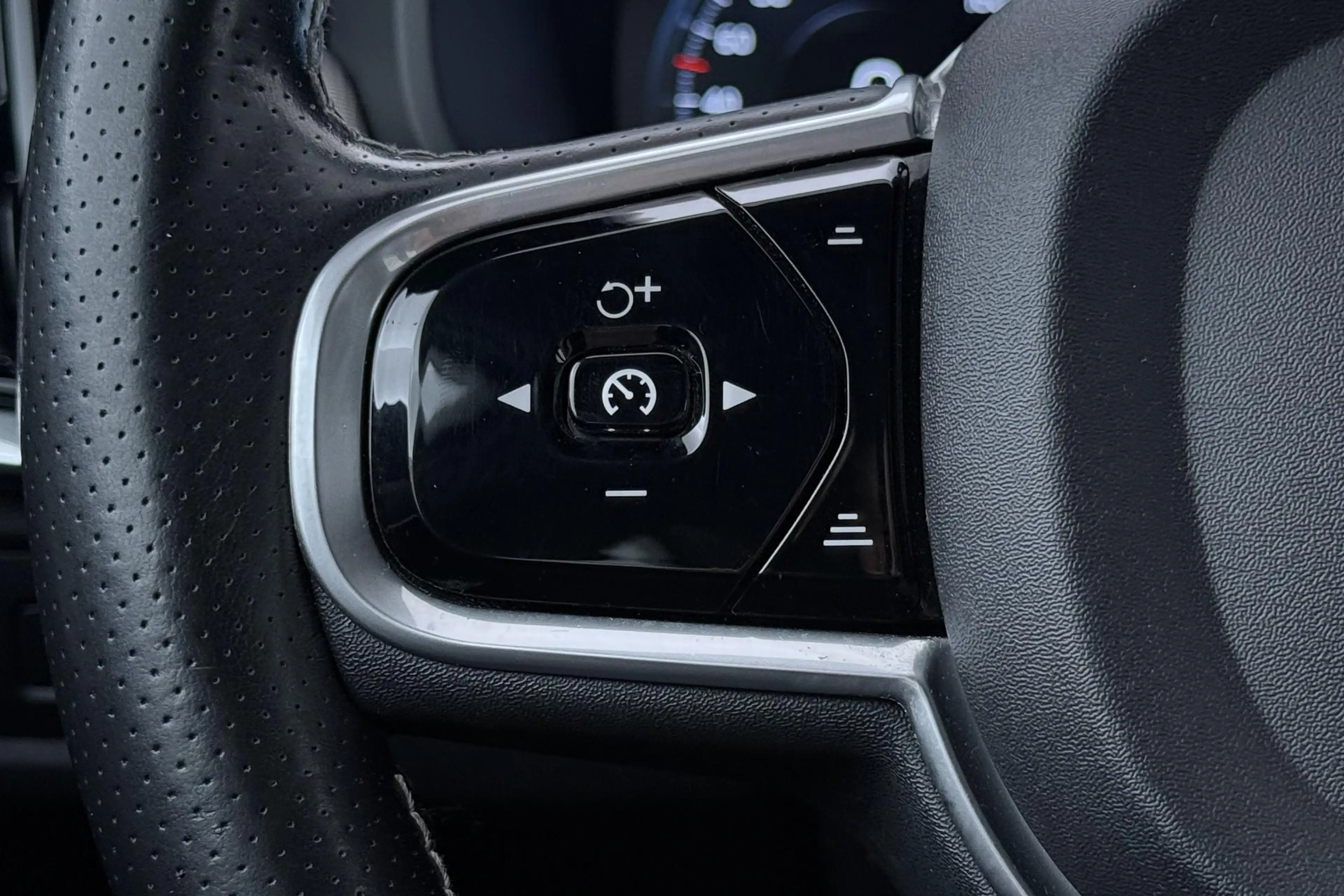 Volvo V90 2.0 D3 R-Design | ACC | Trekhaak | BLIS | Camera | — photo 37
