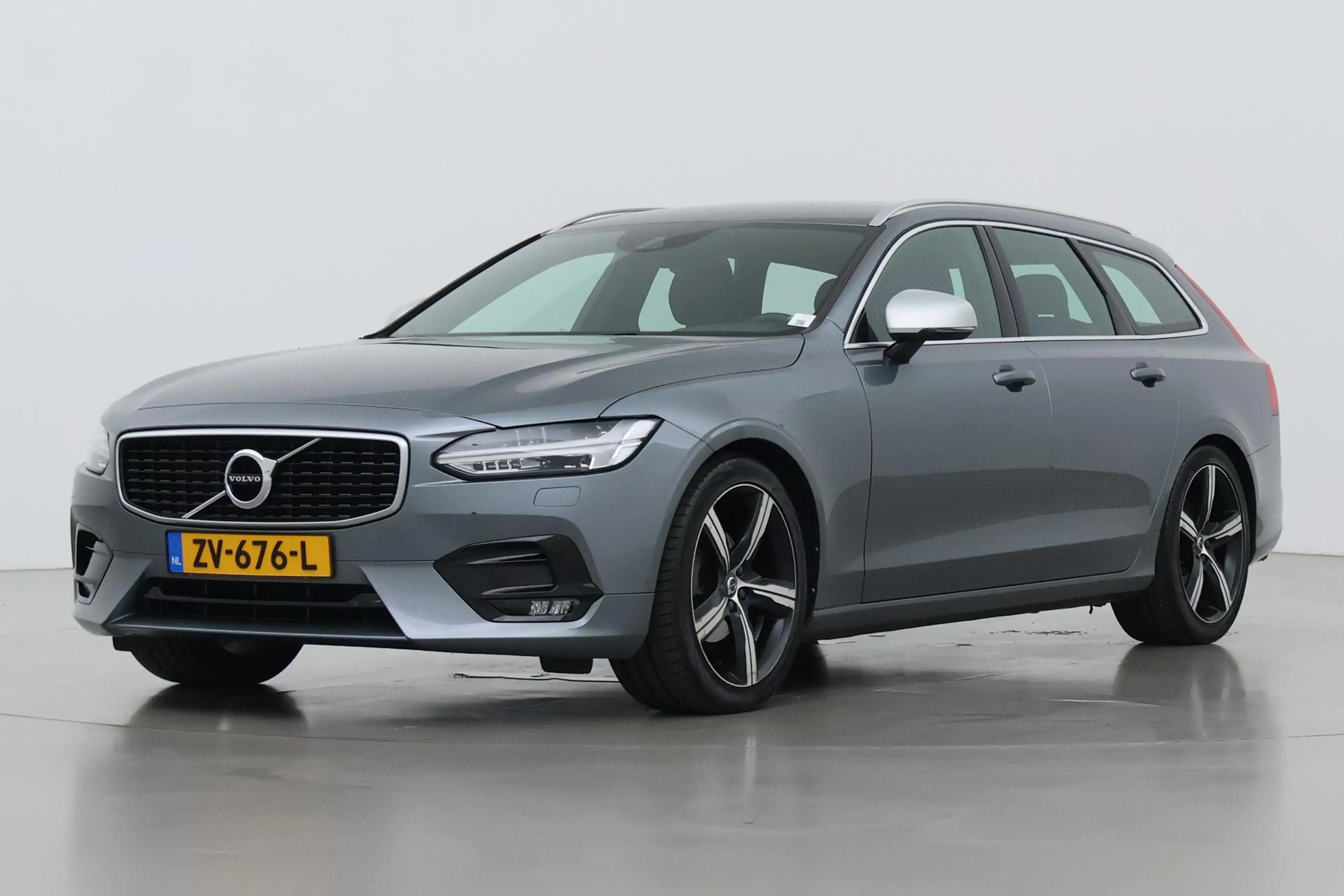 Volvo V90 2.0 D3 R-Design | ACC | Trekhaak | BLIS | Camera | — photo 8
