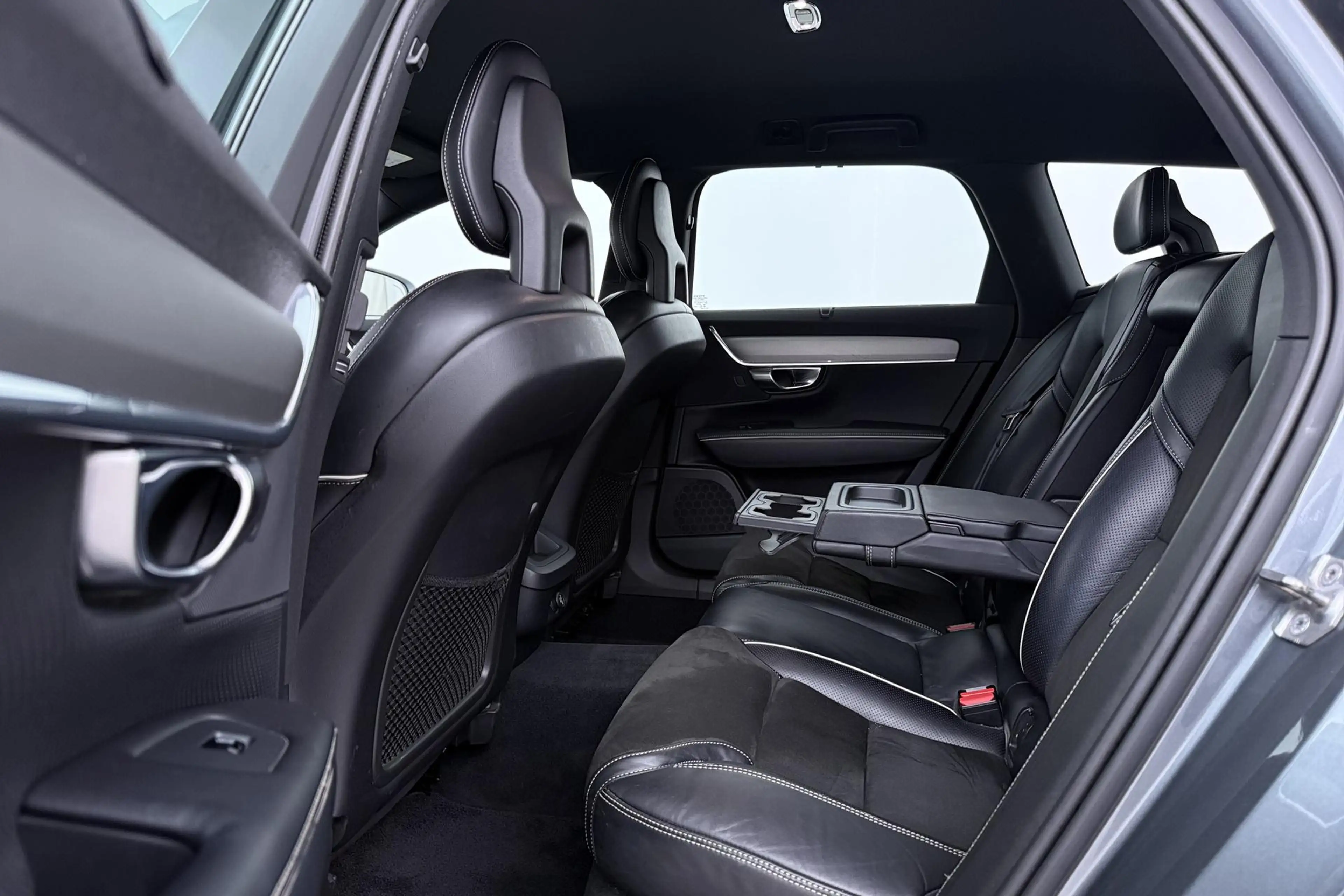 Volvo V90 2.0 D3 R-Design | ACC | Trekhaak | BLIS | Camera | — photo 44