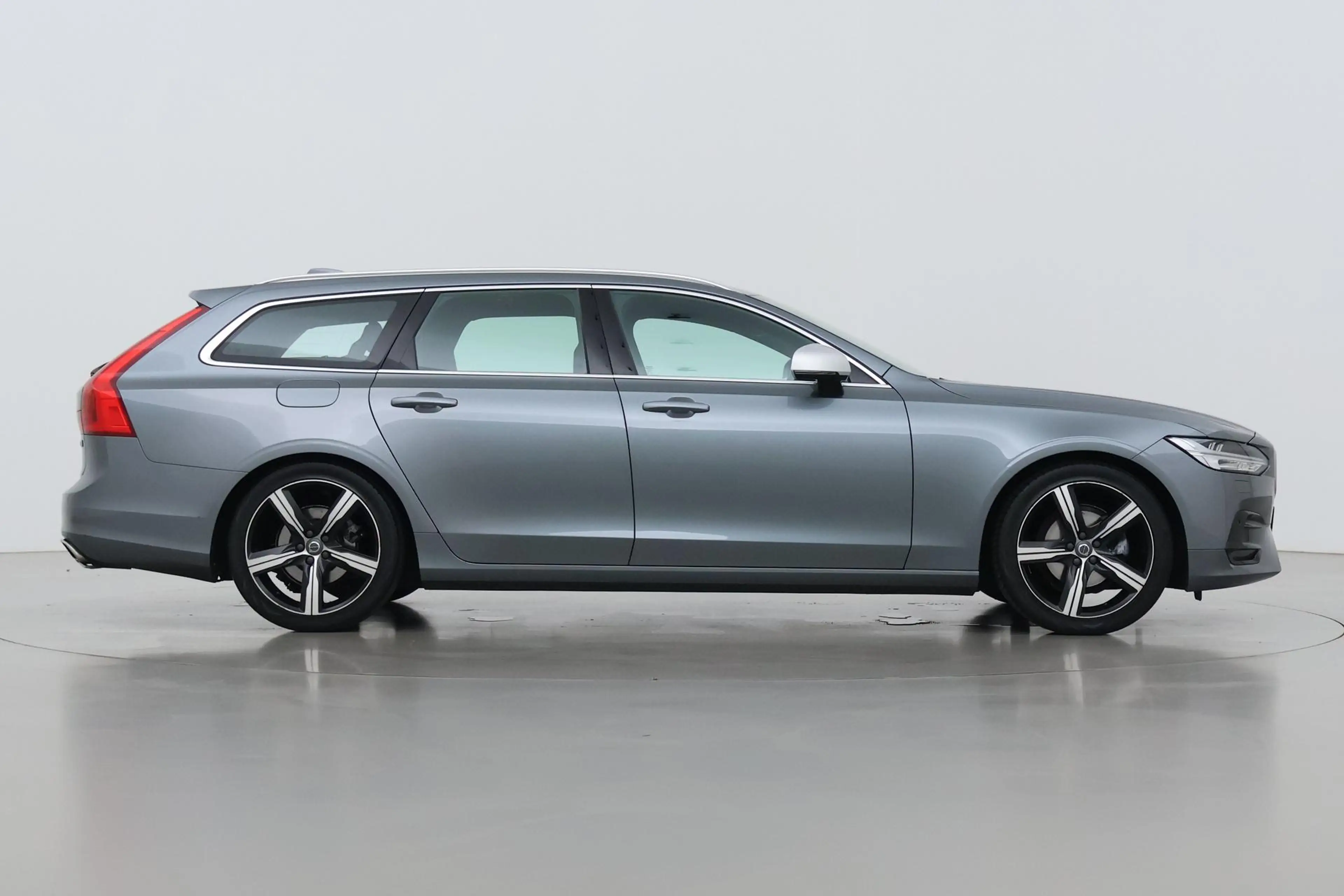 Volvo V90 2.0 D3 R-Design | ACC | Trekhaak | BLIS | Camera | — photo 10