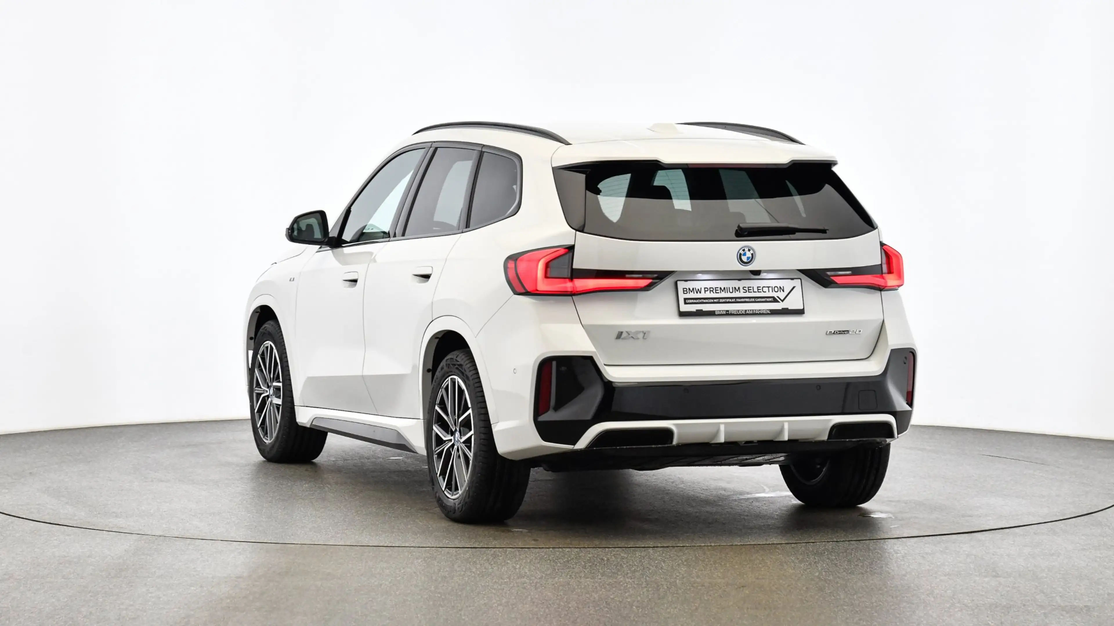 BMW iX1 eDrive20 — photo 3