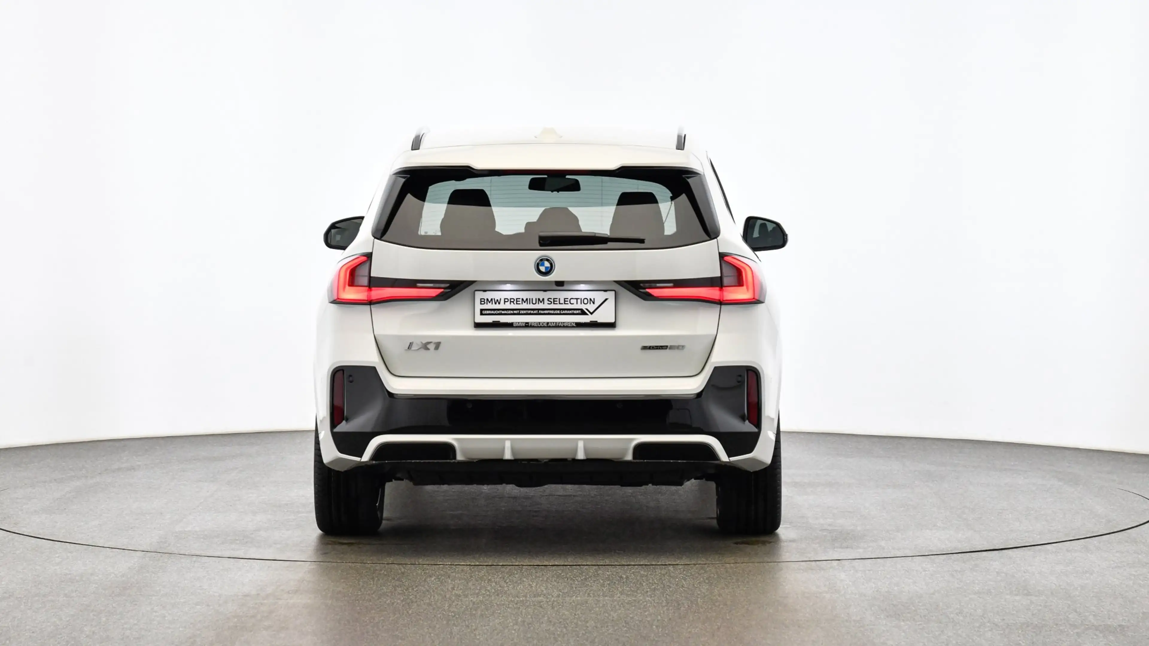 BMW iX1 eDrive20 — photo 2