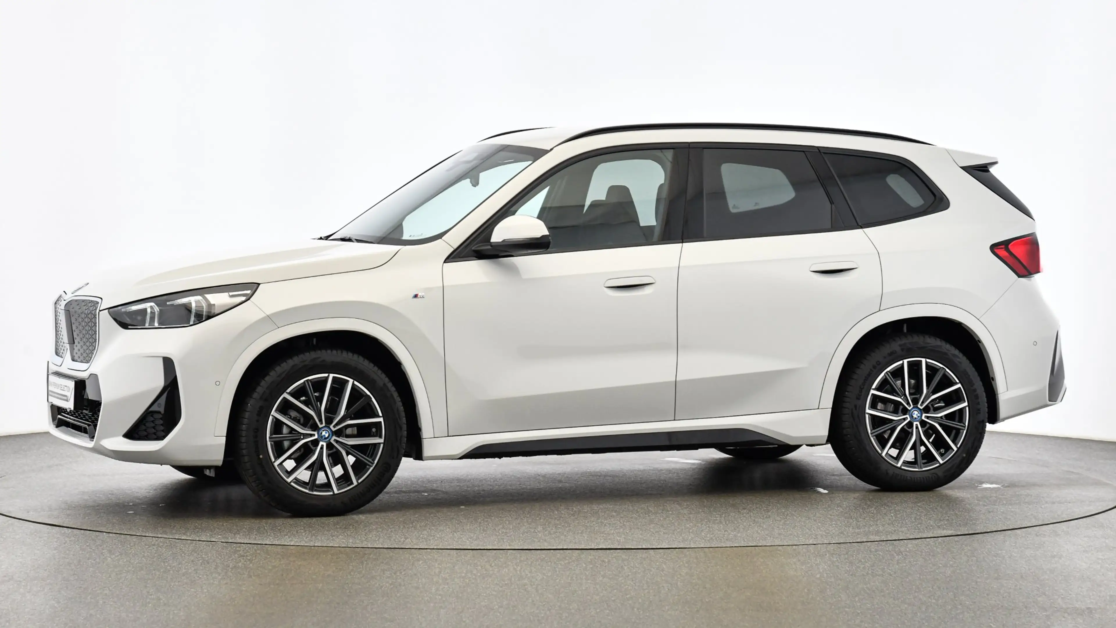 BMW iX1 eDrive20 — photo 7