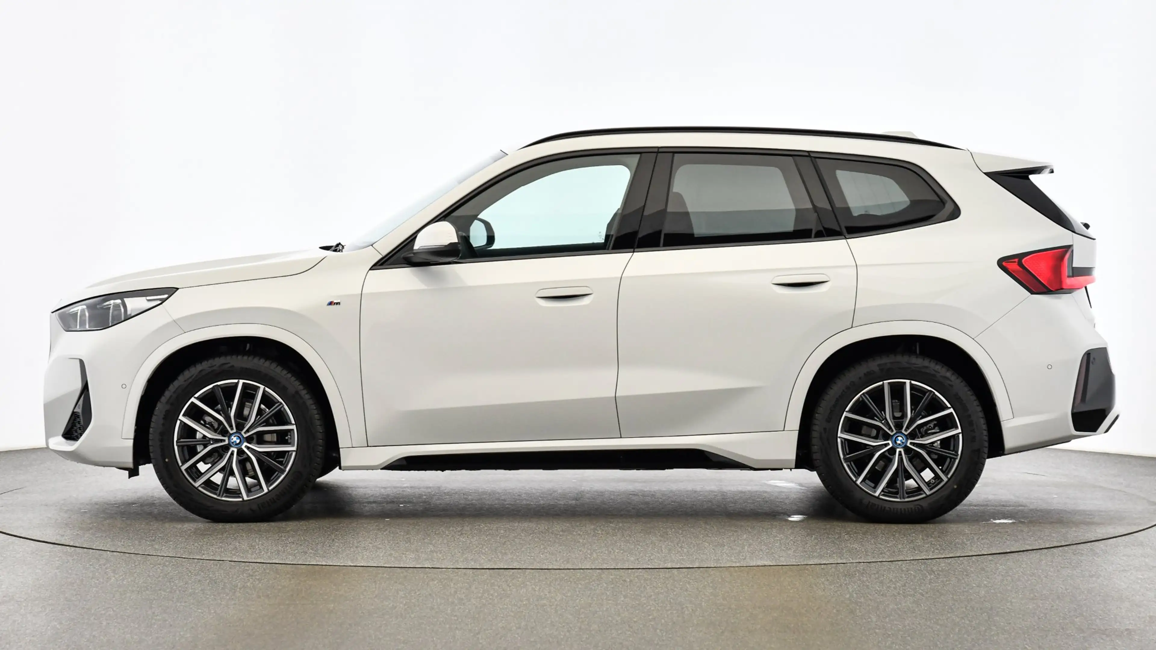 BMW iX1 eDrive20 — photo 6