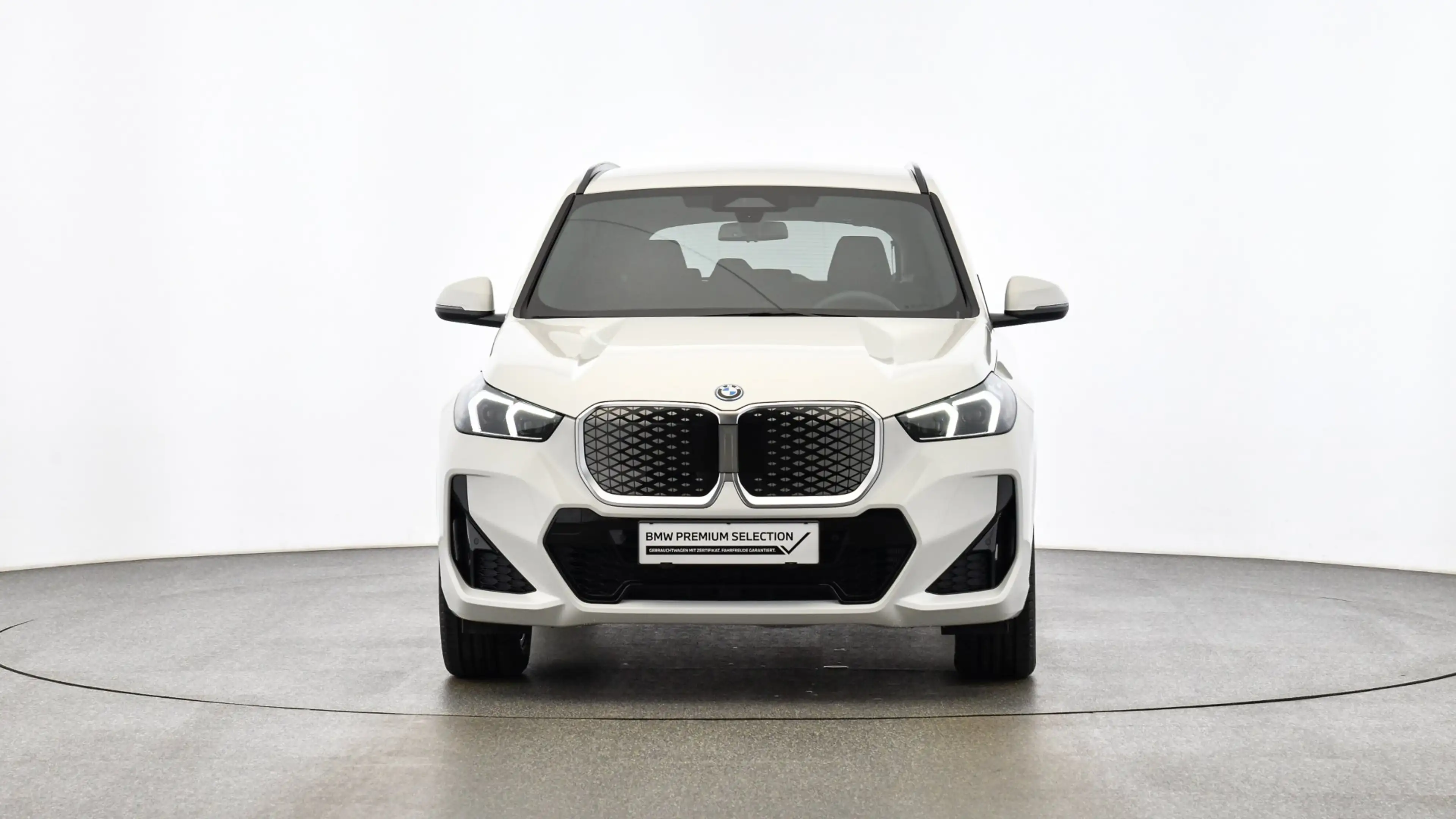 BMW iX1 eDrive20 — photo 10