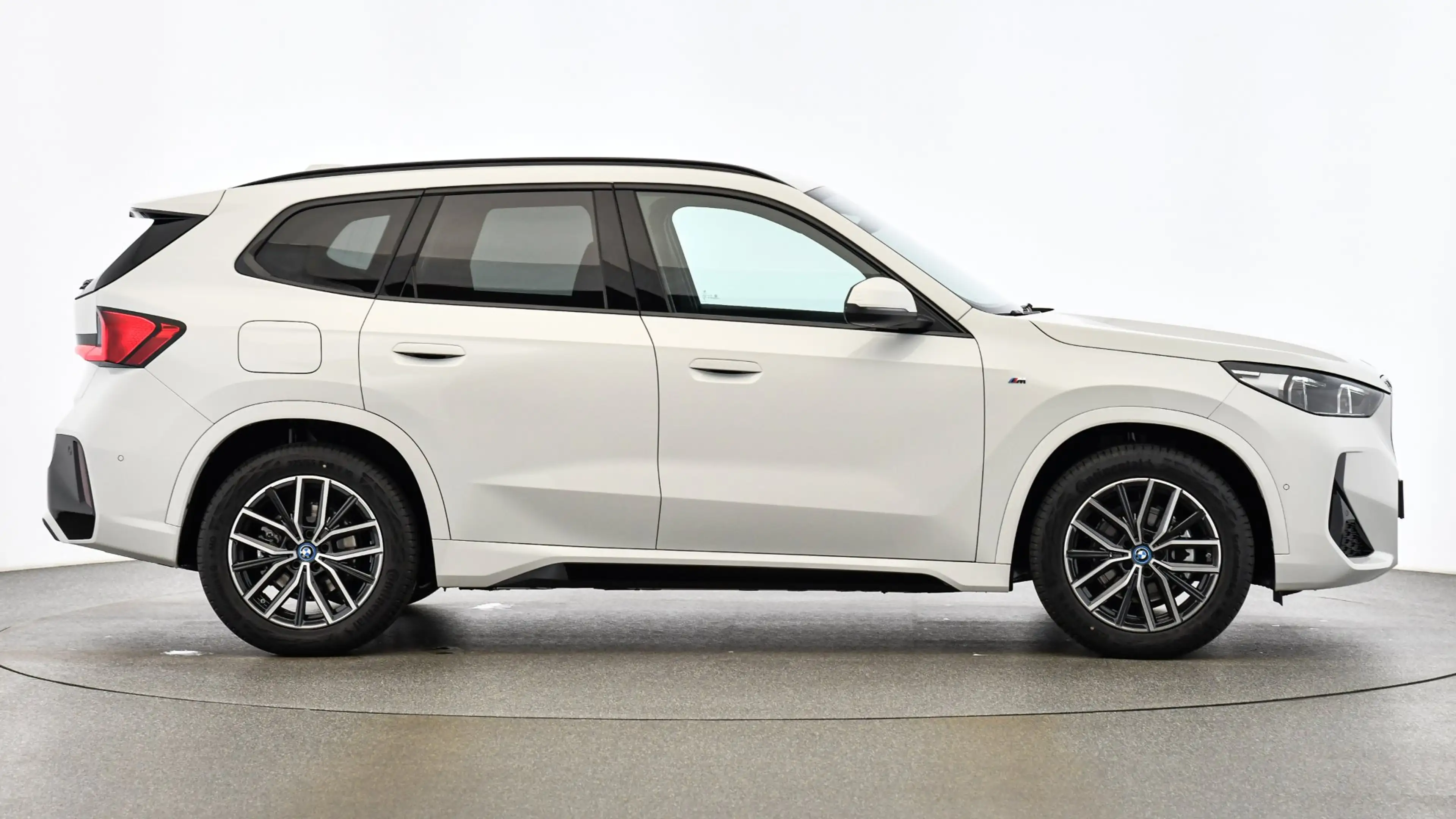 BMW iX1 eDrive20 — photo 14
