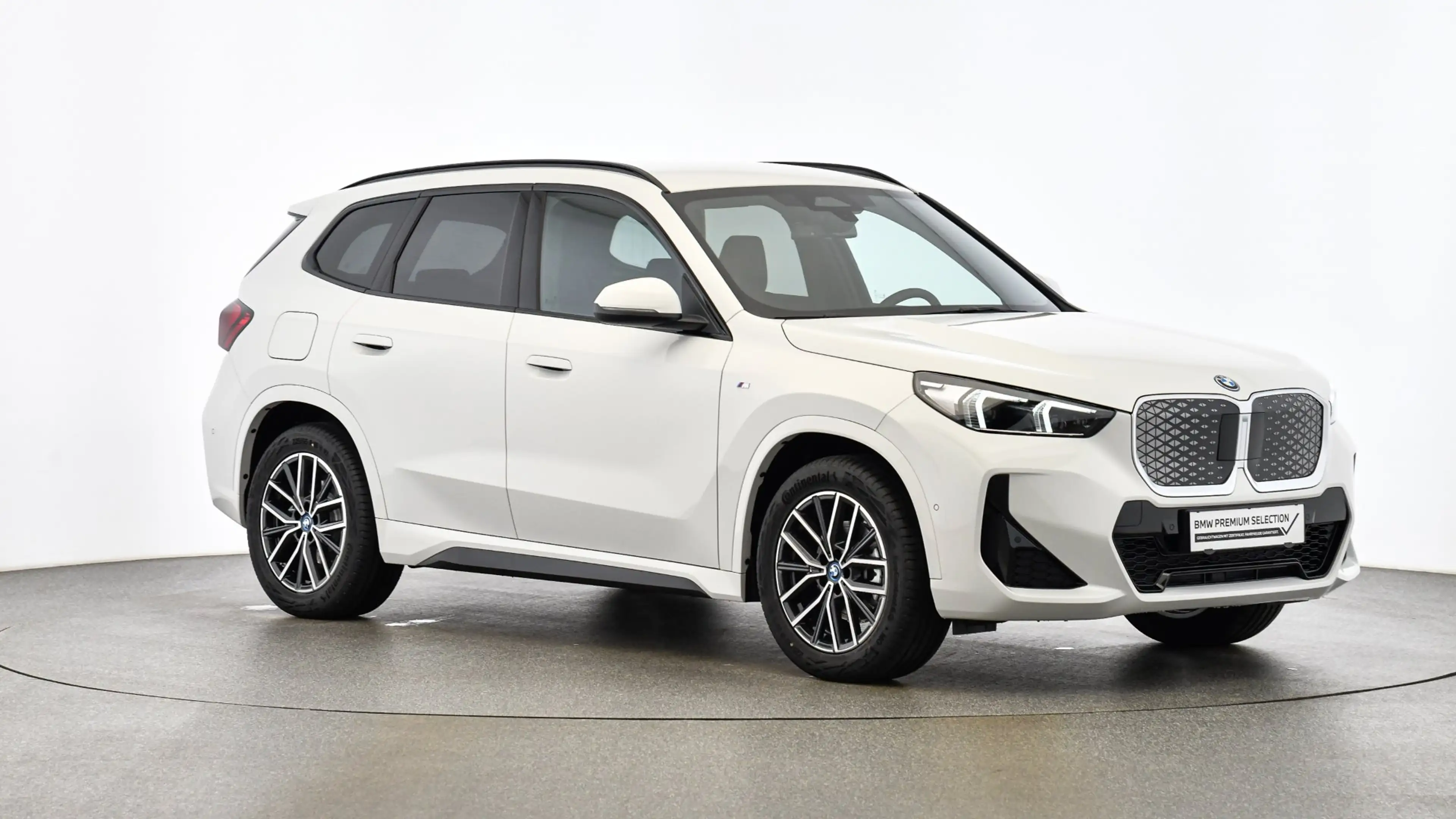 BMW iX1 eDrive20 — photo 12