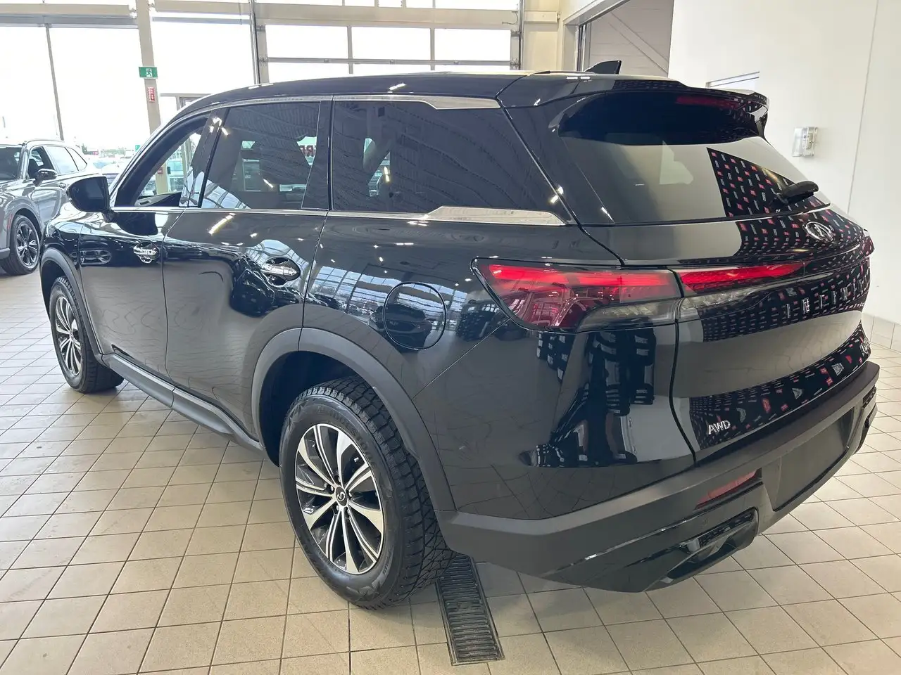 Infiniti QX60 снимка Infiniti QX60