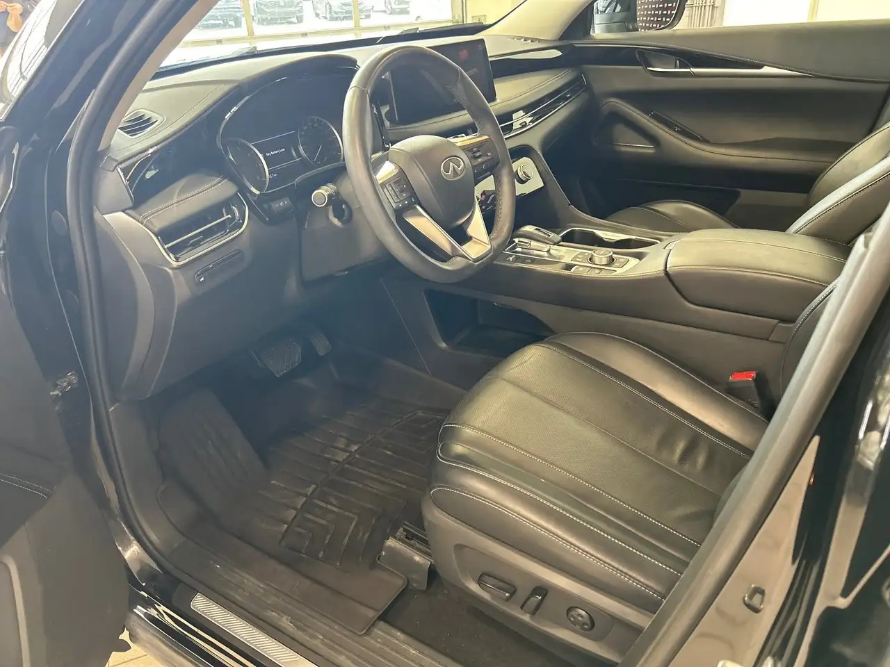 Infiniti QX60 снимка Infiniti QX60