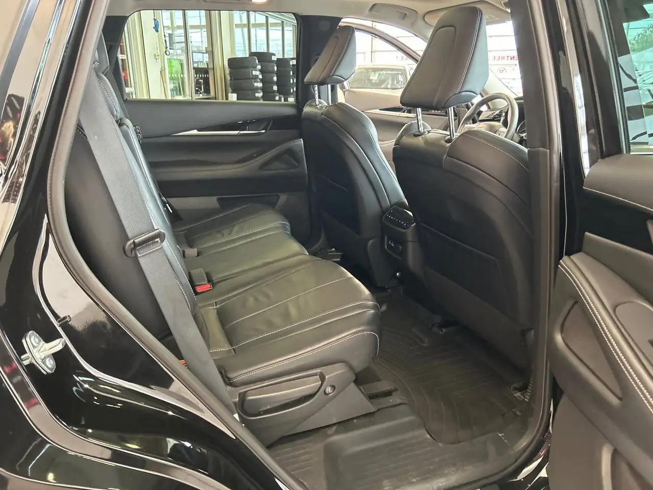 Infiniti QX60 снимка Infiniti QX60