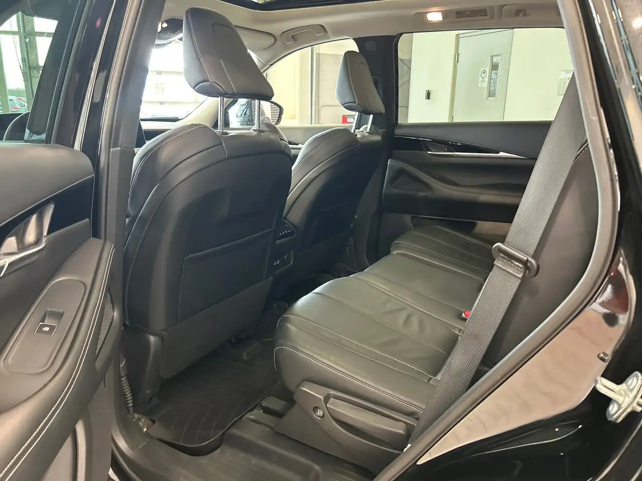 Infiniti QX60 снимка Infiniti QX60