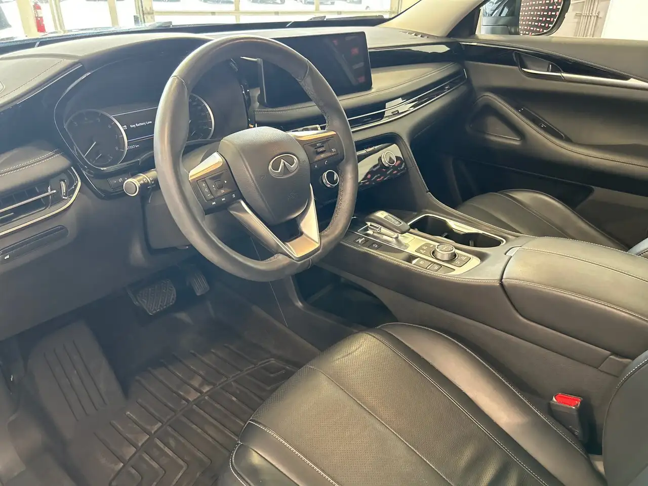 Infiniti QX60 снимка Infiniti QX60