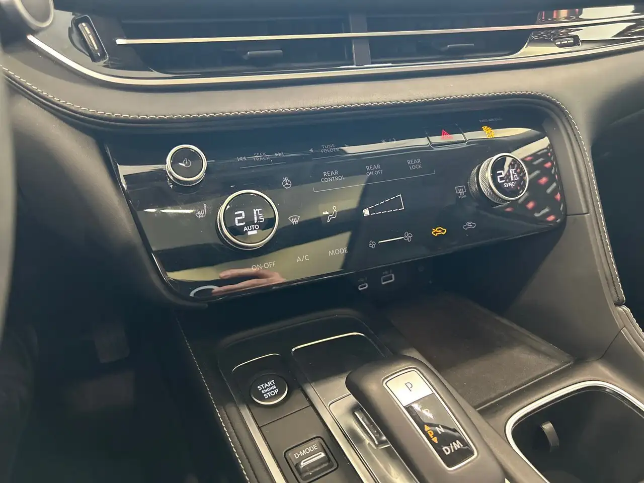 Infiniti QX60 снимка Infiniti QX60