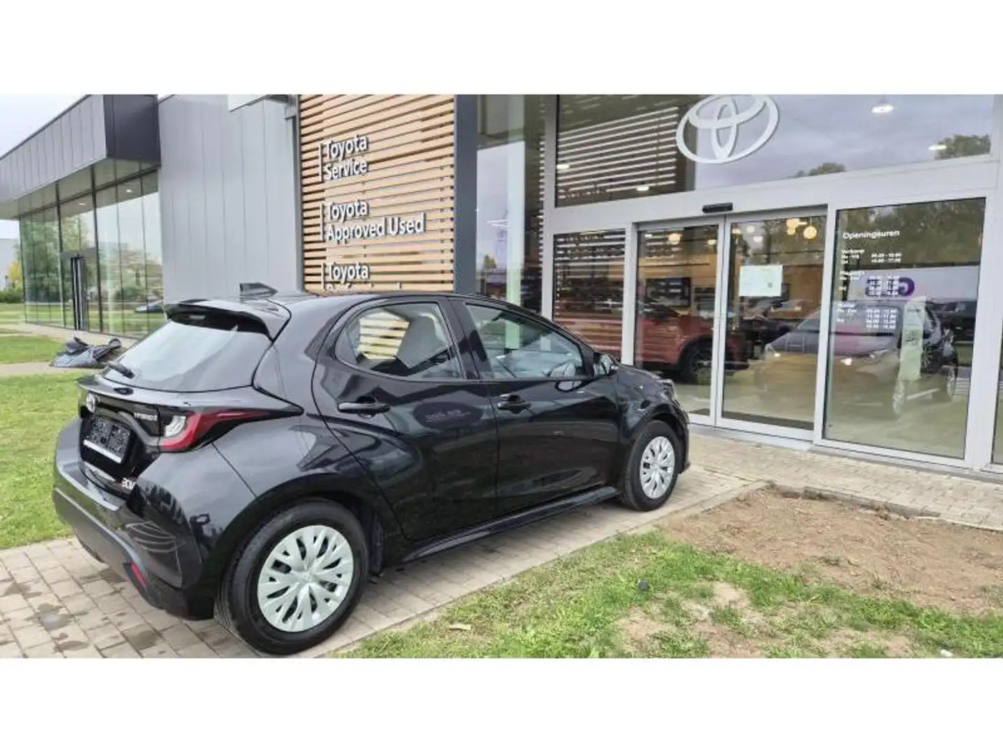 Toyota Yaris Dynamic Noir - 2