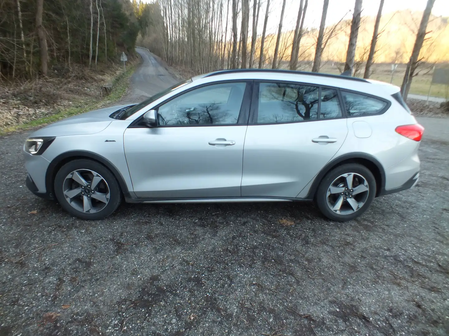 Ford Focus Focus Traveller 1,5 EcoBlue Active Aut. Active Silber - 2