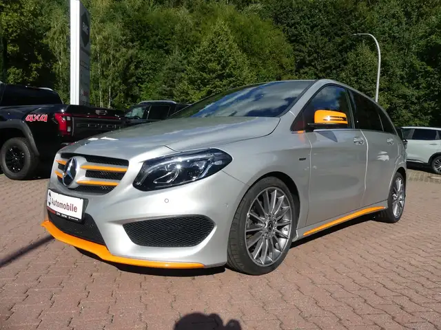 Mercedes-Benz B 180 1.6*PDC*SHZ*Navi*LED*Klima*Automatik*BT*LM