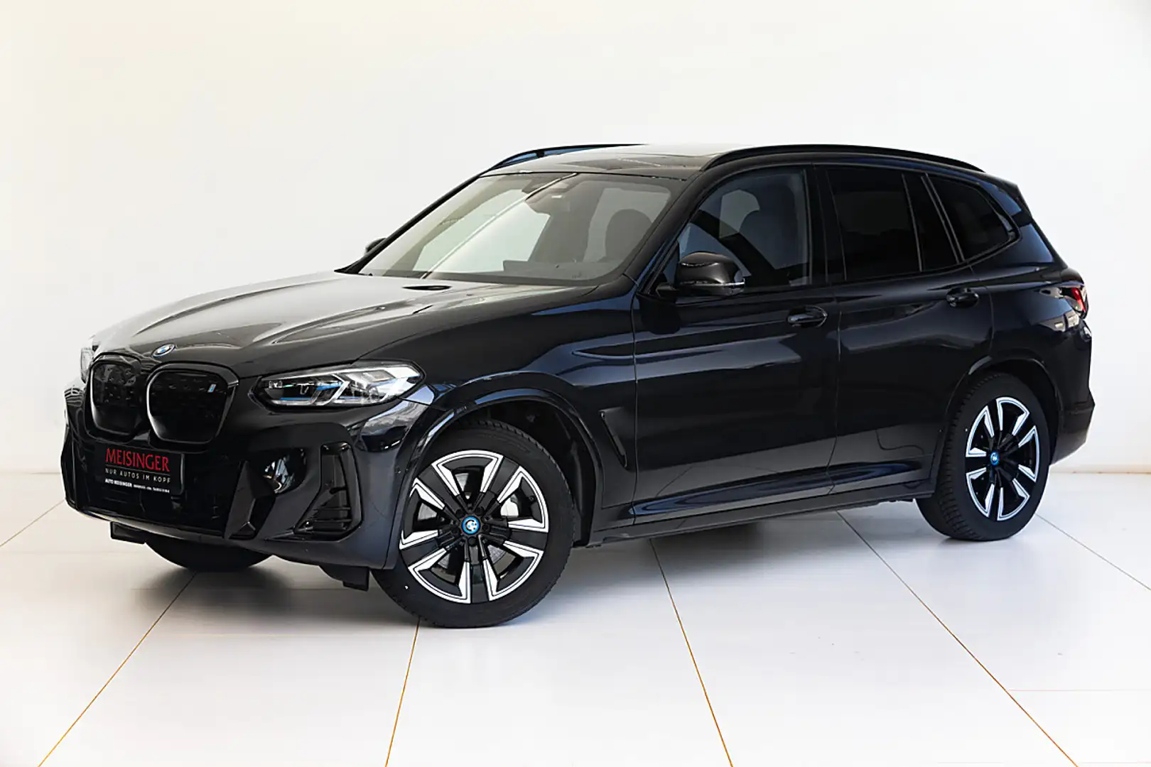 BMW iX3 M 73,8kWh Sport Schwarz - 1