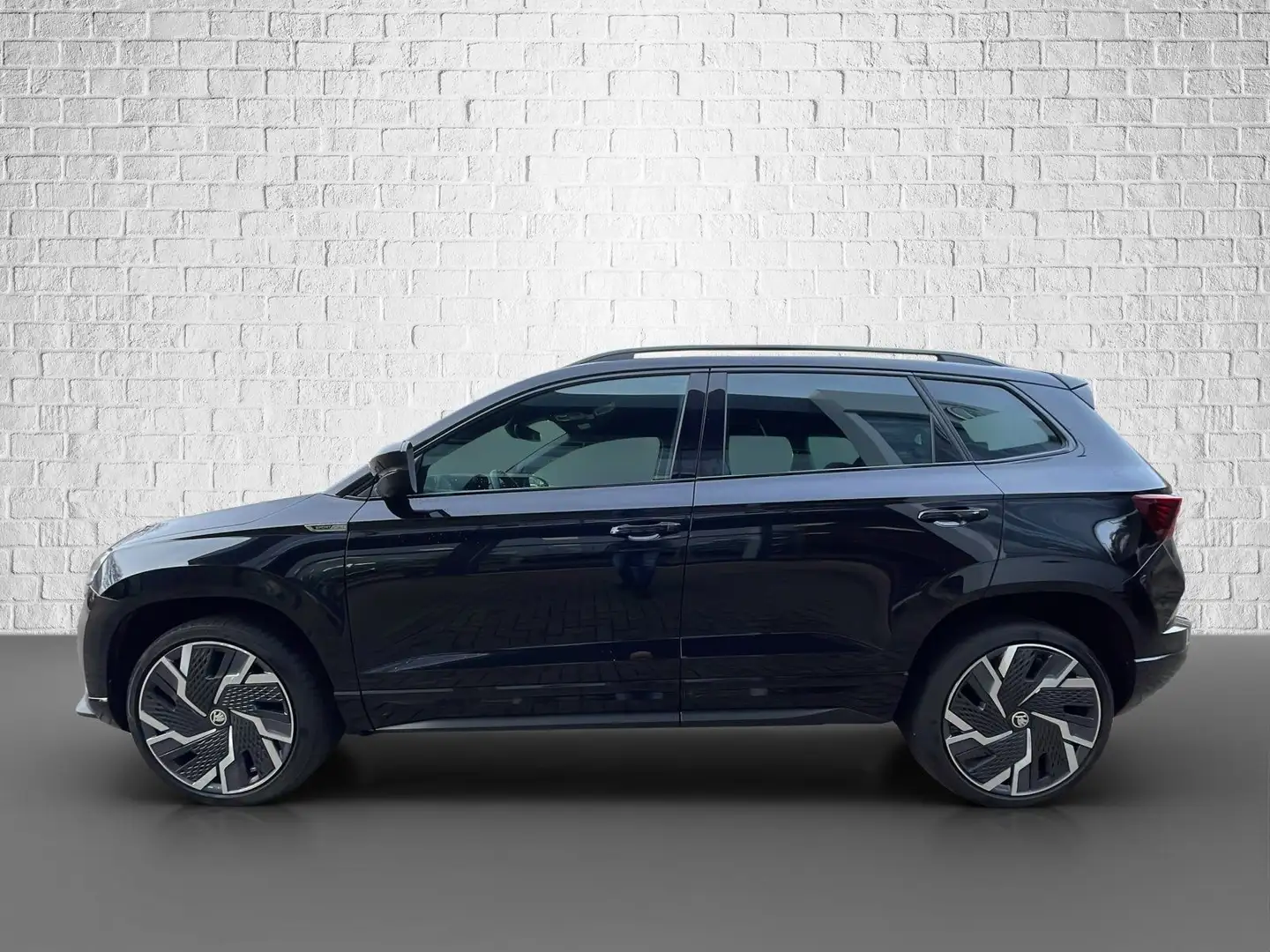 Skoda Karoq 1.5 TSI DSG - Sportline AC DCC RFK Schwarz - 2