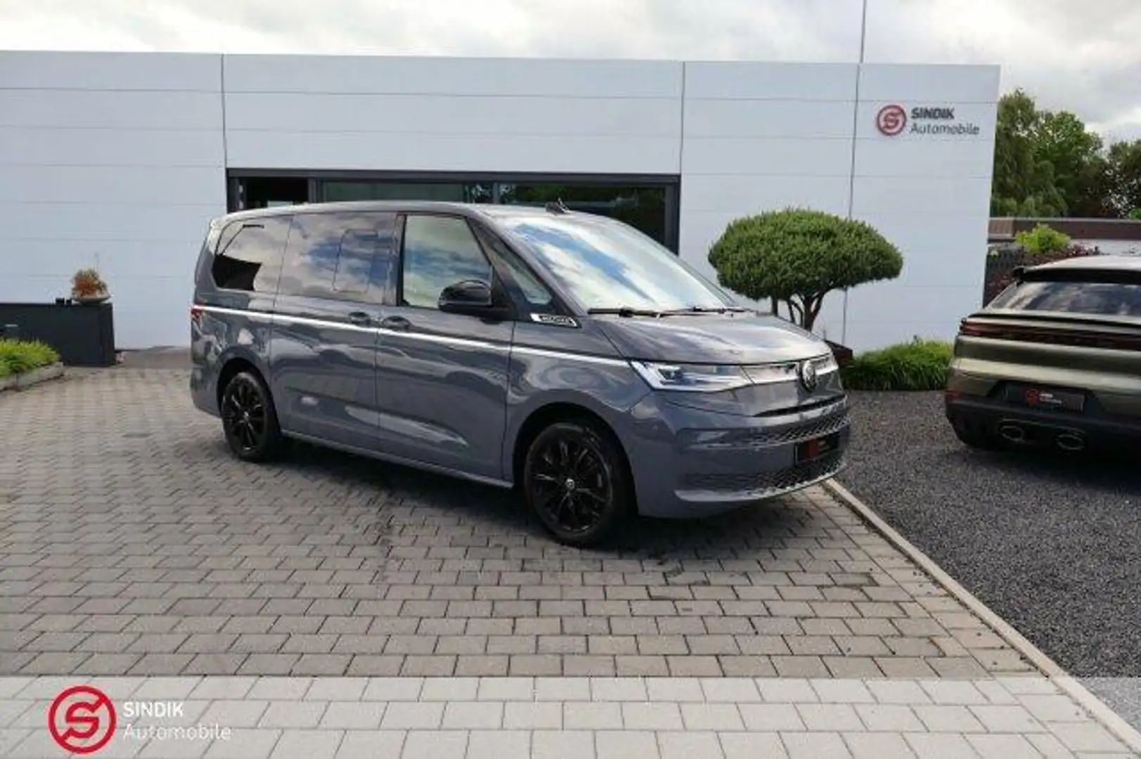 Volkswagen T7 Multivan TDI EDITION Style lang Pano-AHK-ACC Grau - 2