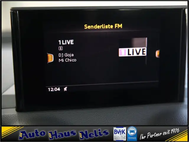 Audi Q2 view 13