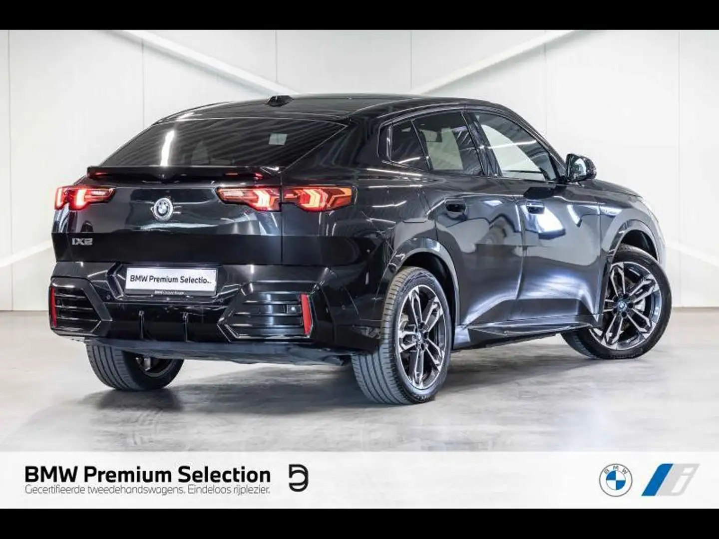 BMW iX2 xDrive30 M Sport | PANO | Zwart - 2