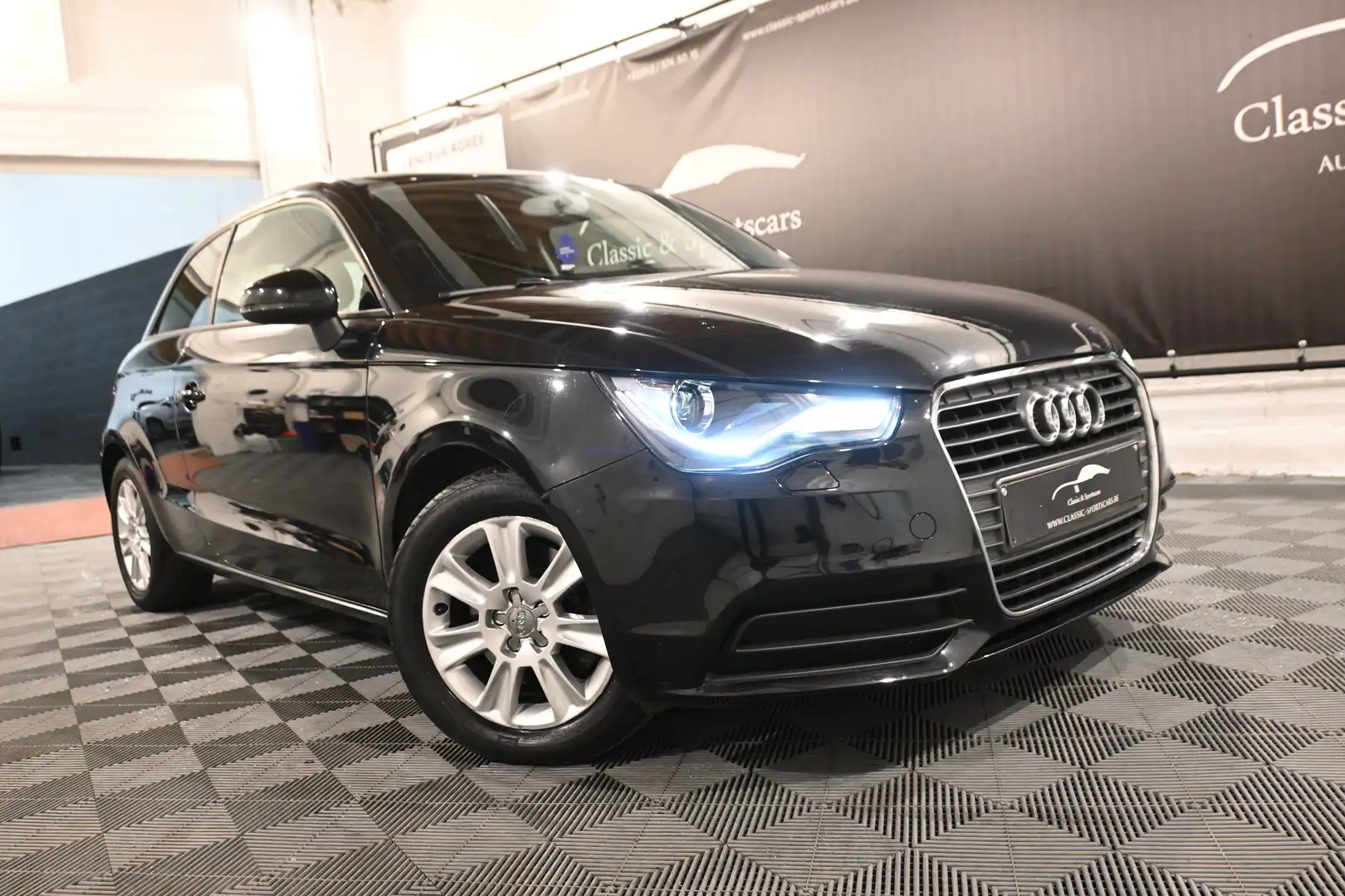 Audi A1 A1 1.6 TDi / GPS NAVIGATION / XENON / PDC !! Schwarz - 2