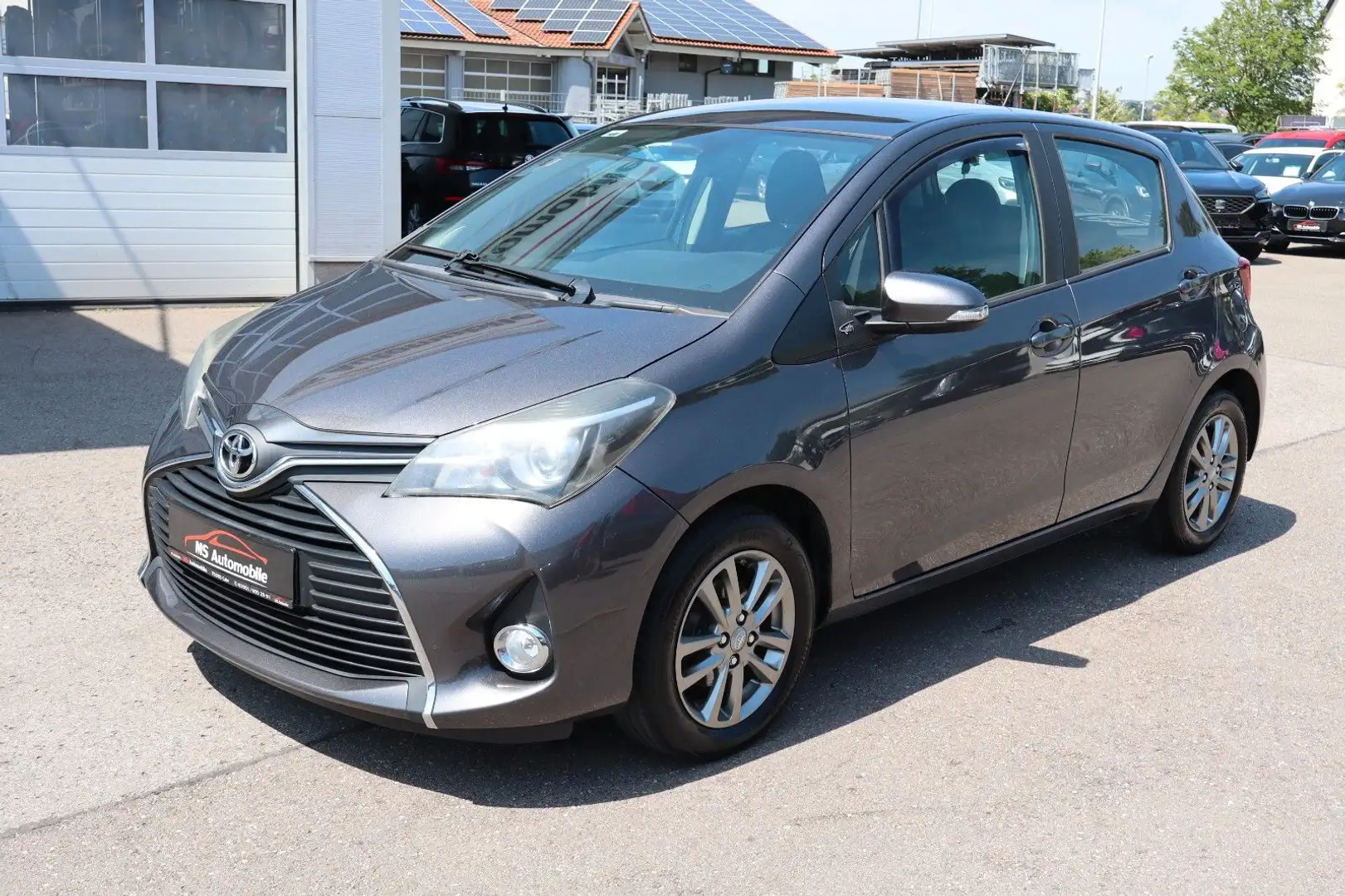 Toyota Yaris 1.33-l-Dual-VVT-i Klima_Kamera_Scheckheft Grau - 1